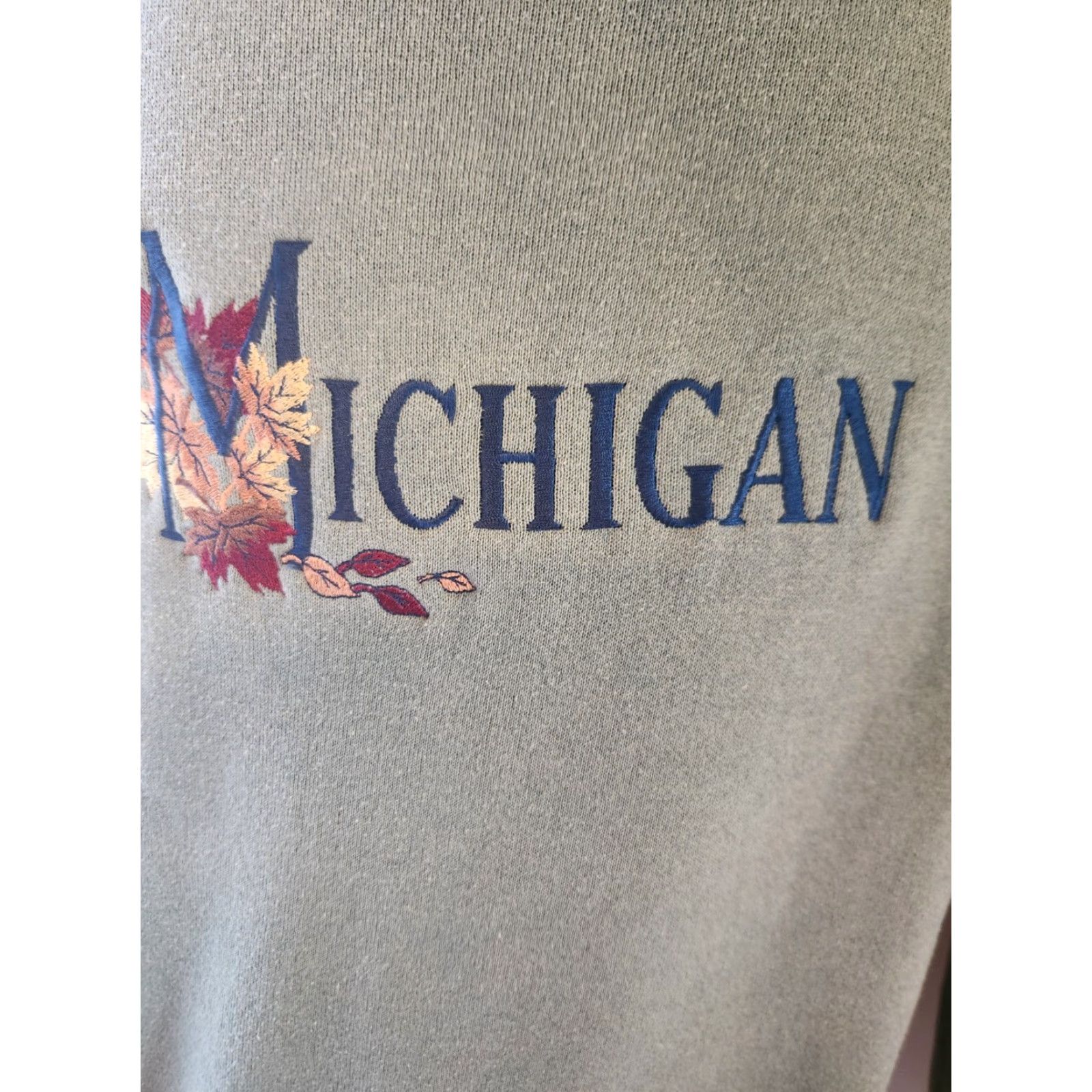 Vintage VINTAGE Michigan Embroidered Fall Leaves Green Sweatshirt Size L Size US L / EU 52-54 / 3 - 2 Thumbnail