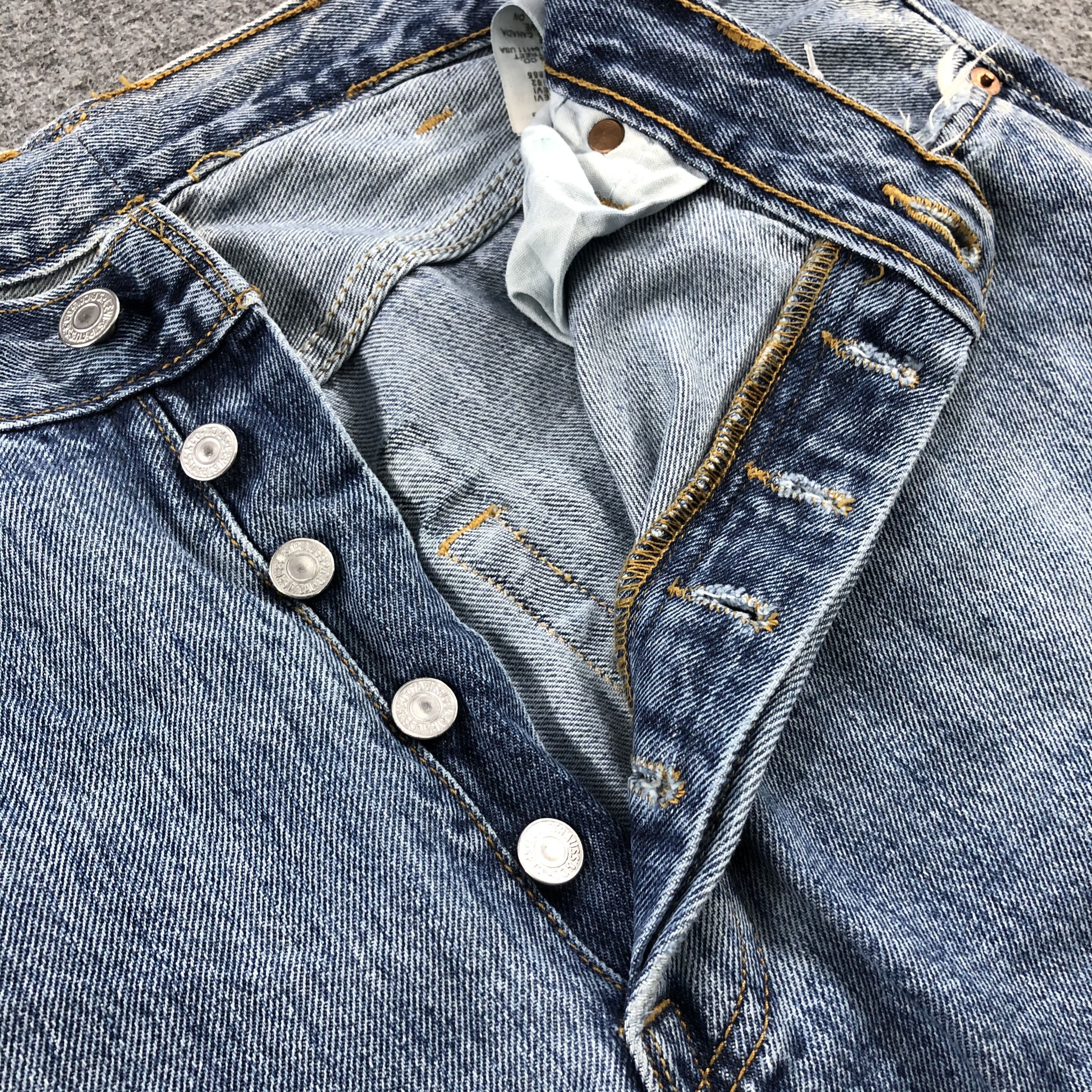 Levi's Vintage Blue Wash Levis 501 Jeans-J1521 Size US 35 - 10 Thumbnail