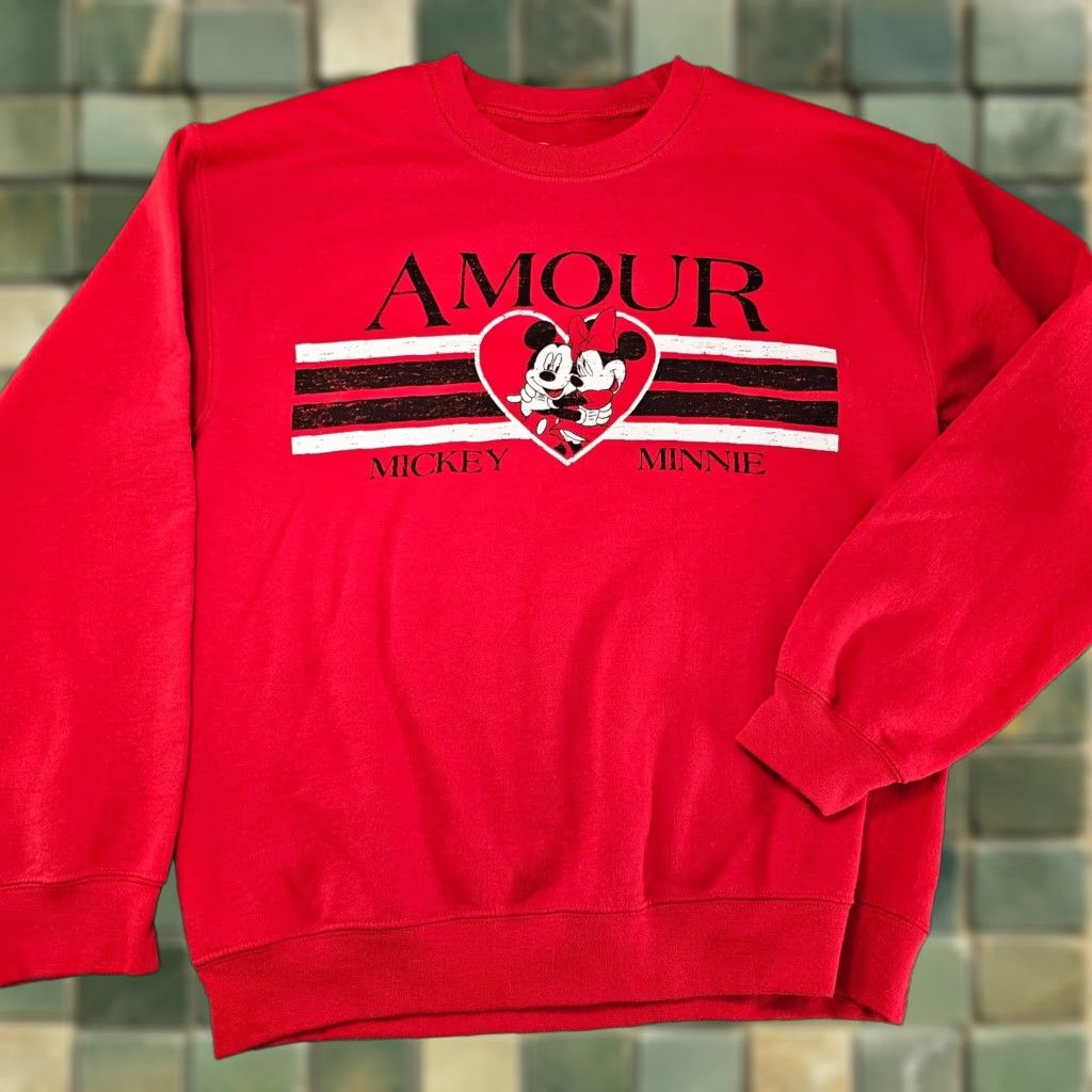 Disney Disney Sweatshirt Womens Medium Amour Love Print Fleece Minnie Mouse Logo Graphic Disney Size M / US 6-8 / IT 42-44 - 1 Thumbnail