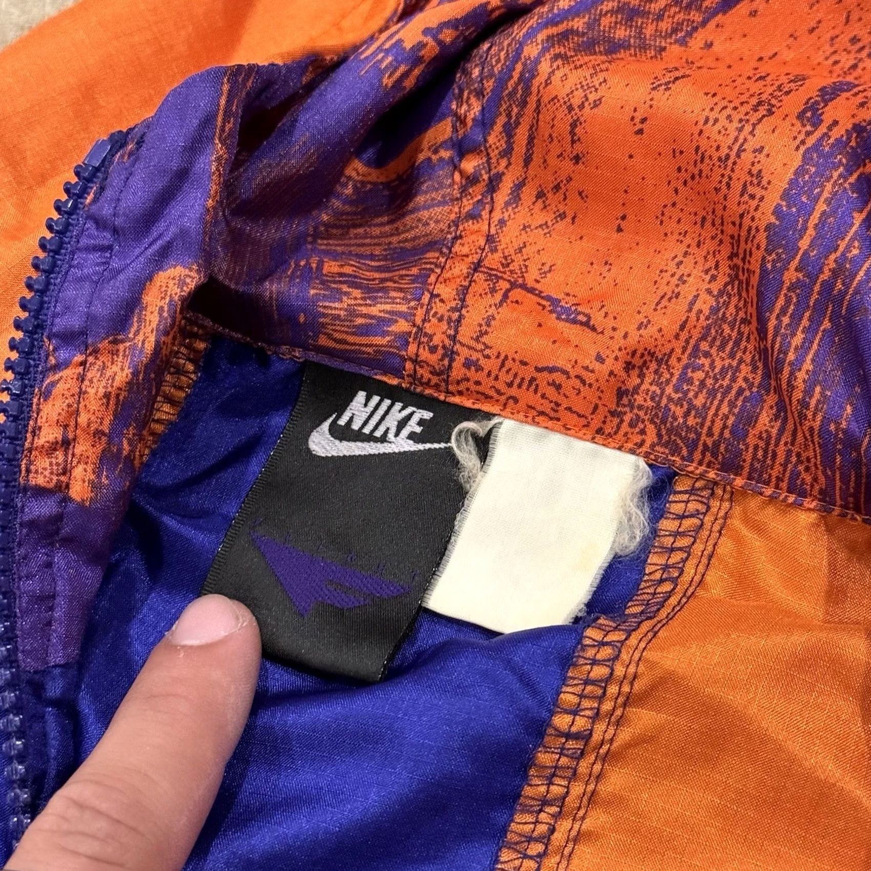 Nike VINTAGE Nike Air Flight windbreaker Jacket Men L Orange 90s Windbreaker Nike Air Flight 90s Mens L Orange Size US L / EU 52-54 / 3 - 3 Thumbnail