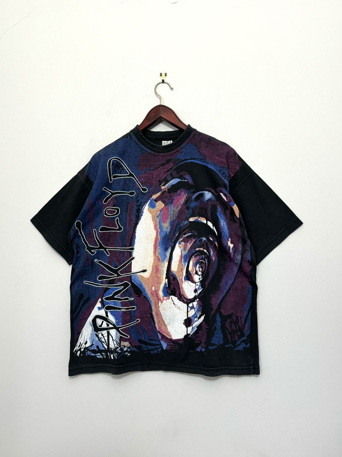 Band Tees Vintage Pink Floyd The Wall All Over Print T-shirt Size US XL / EU 56 / 4 - 1 Thumbnail