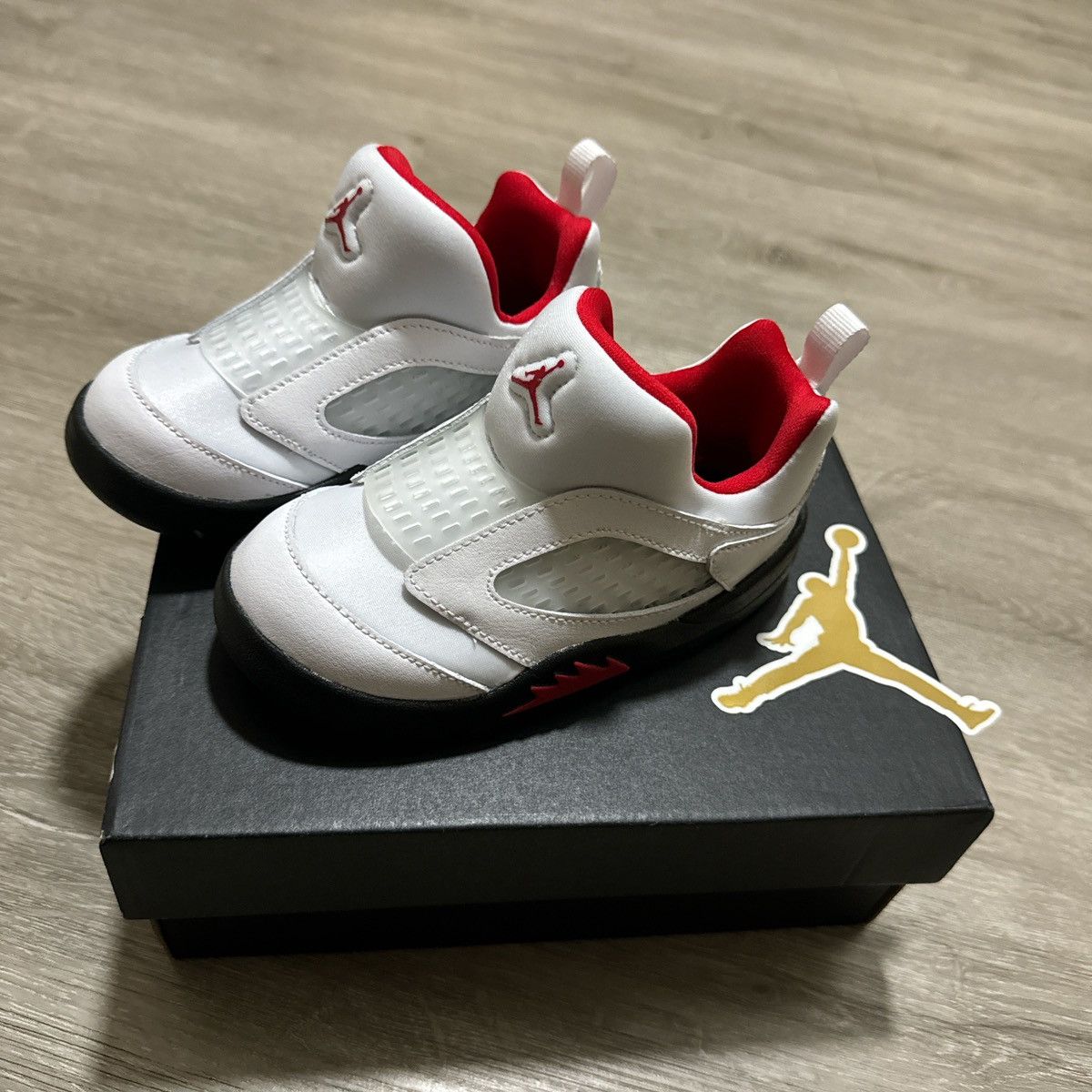 Jordan Brand Air Jordan 5 Retro little flex / white uni red blk size 9c Size US 5 / EU 37 - 1 Thumbnail