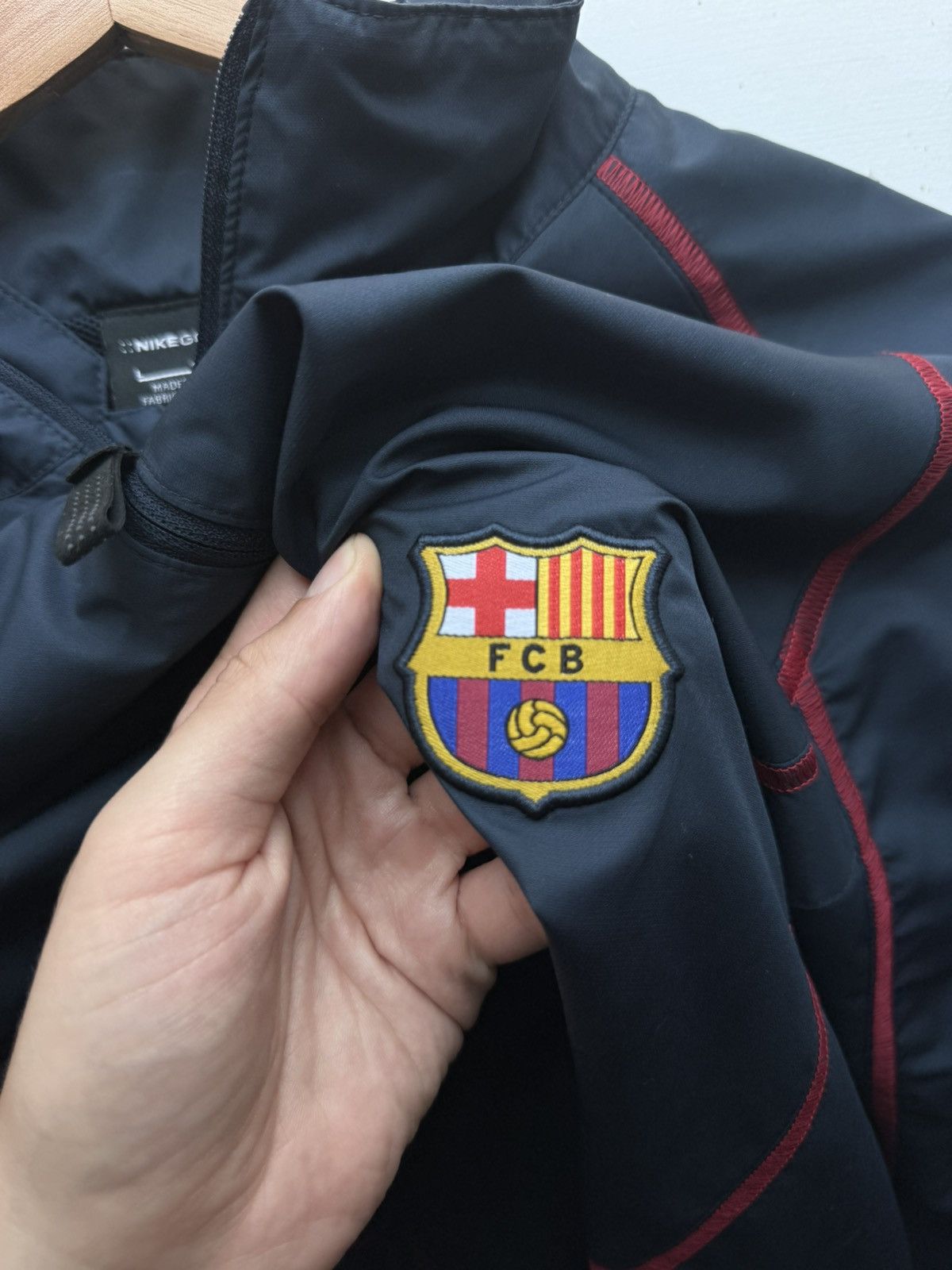 Nike Nike vintage FC Barcelona training jacket Size US L / EU 52-54 / 3 - 3 Thumbnail