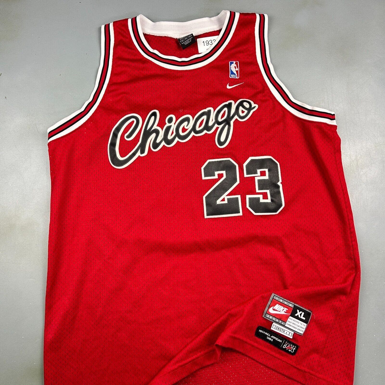 Nike VINTAGE 90s | Chicago Bulls #23 Jordan Nike Jersey XL Size US XL / EU 56 / 4 - 2 Thumbnail