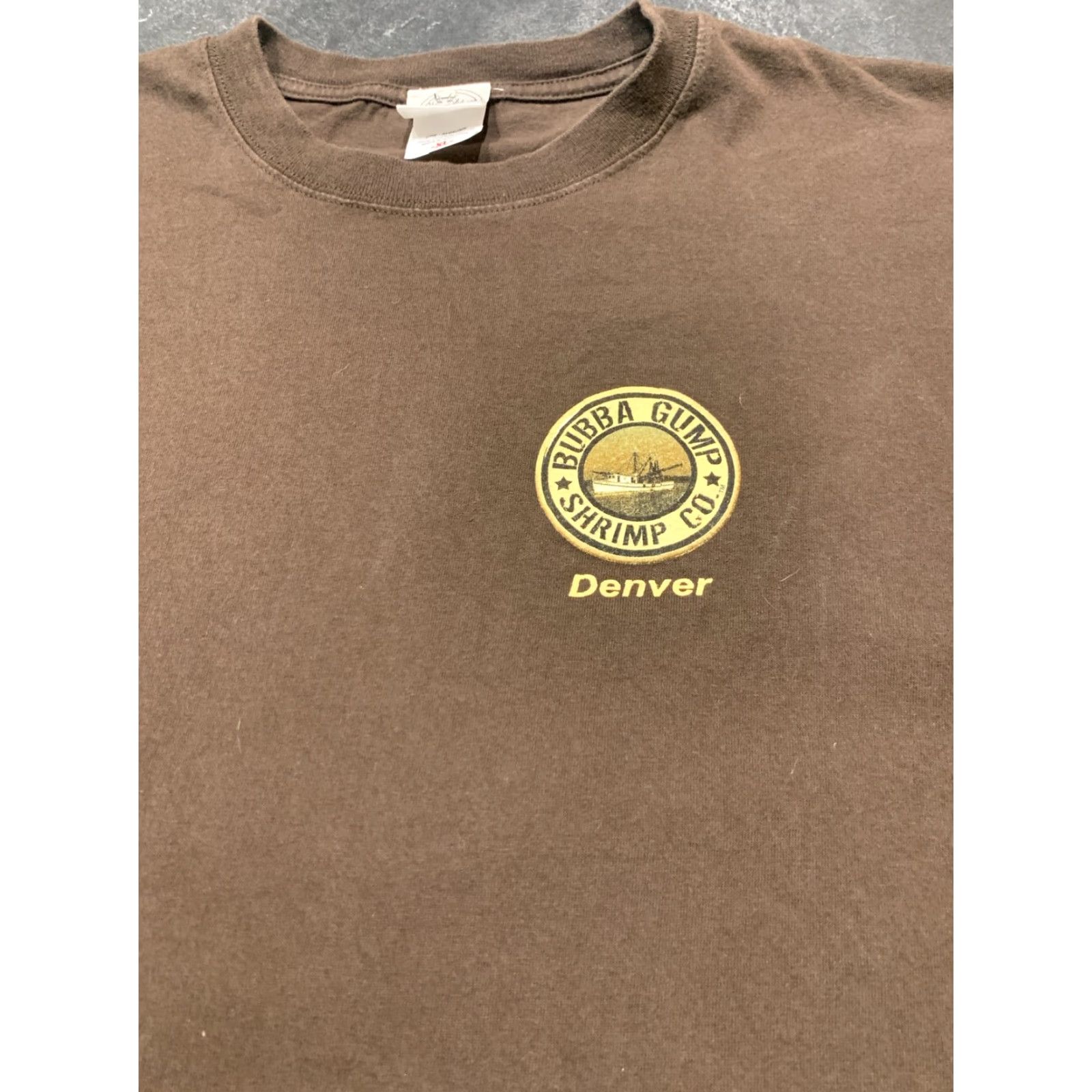 CO VINTAGE Bubba Gump Shrimp Co Men T-Shirt XL Brown Short Sleeve Crew Neck Logo 90s Movie Nautical Size US XL / EU 56 / 4 - 6 Thumbnail