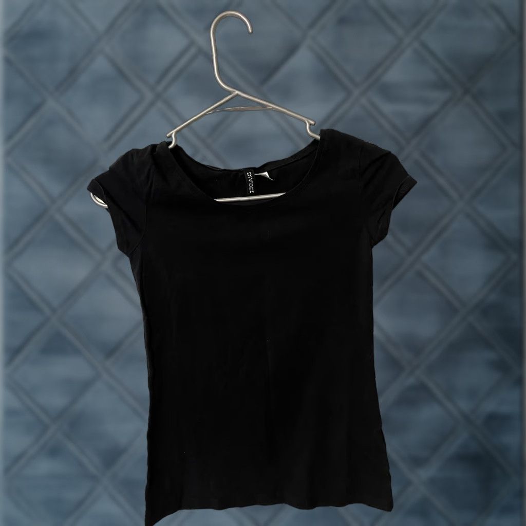 H&M H&M Divided basic T-shirt Women’s size 6 Black Solid Shirt Womens 6 Black Solid Size M / US 6-8 / IT 42-44 - 1 Thumbnail