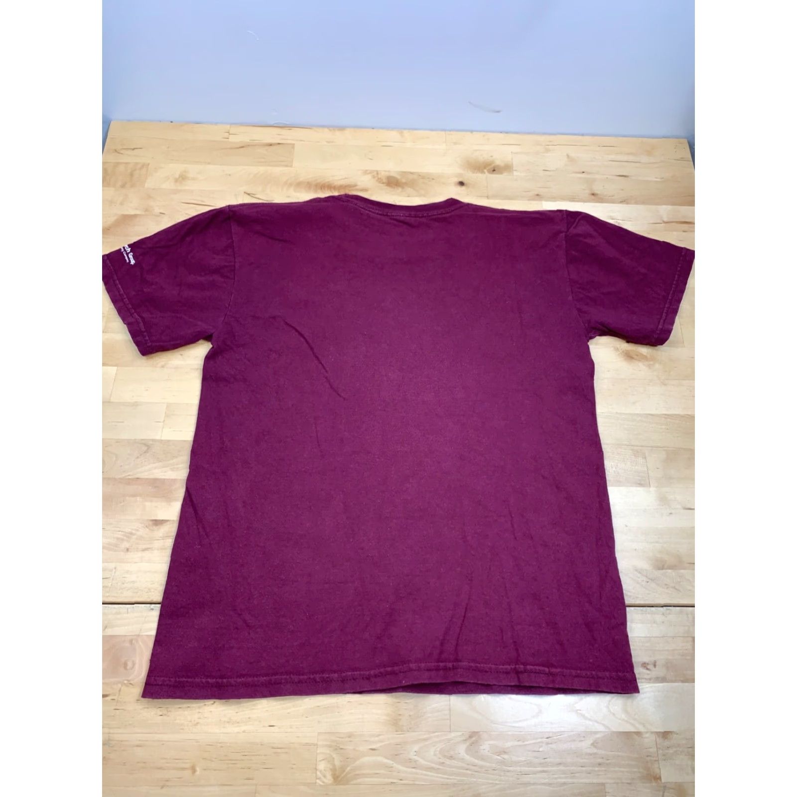 Vintage LRG T Shirt Panda Graphic Short Sleeve Crew Neck Medium Maroon Red Men Skateboarding 5185 Vintage No Graphic Print Yes Classic Regular Shirt Mens Size US M / EU 48-50 / 2 - 3 Thumbnail