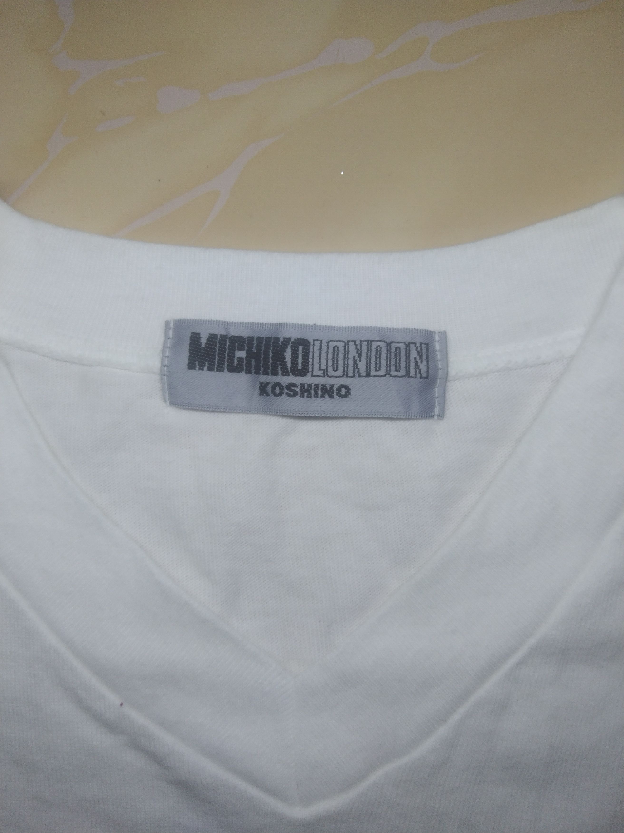 Michiko Koshino London × Vintage Vintage Michiko Koshino London V neck white tee Size US M / EU 48-50 / 2 - 4 Thumbnail