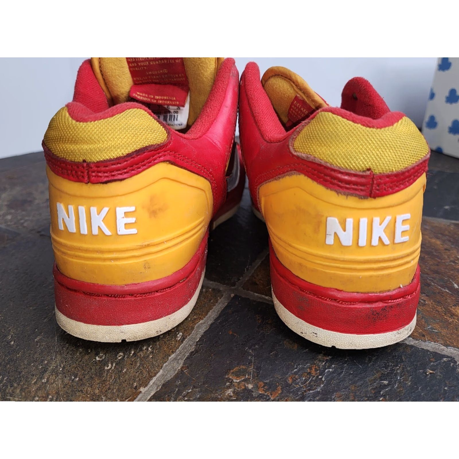 Nike VINTAGE NIKE AIR FORCE 2 LOW THE DIRTY 305602-611 SIZE 8 DISTRESSED Nike Air Sneaker Mens Red 2002 2003 Leather Upper Shoes Size US 8 / EU 41 - 4 Thumbnail