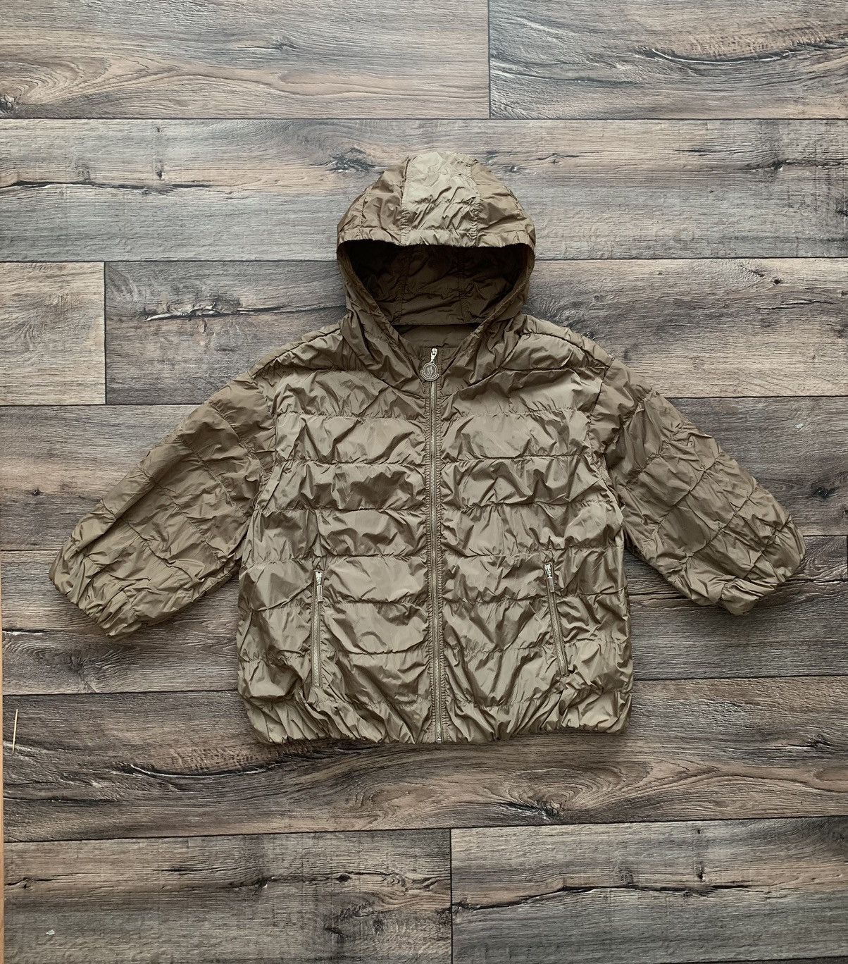美品　モンクレール　sacai ナイロン　コート　SORA ベージュ Moncler × Sacai Moncler Sacai Sora Jacket | Grailed
