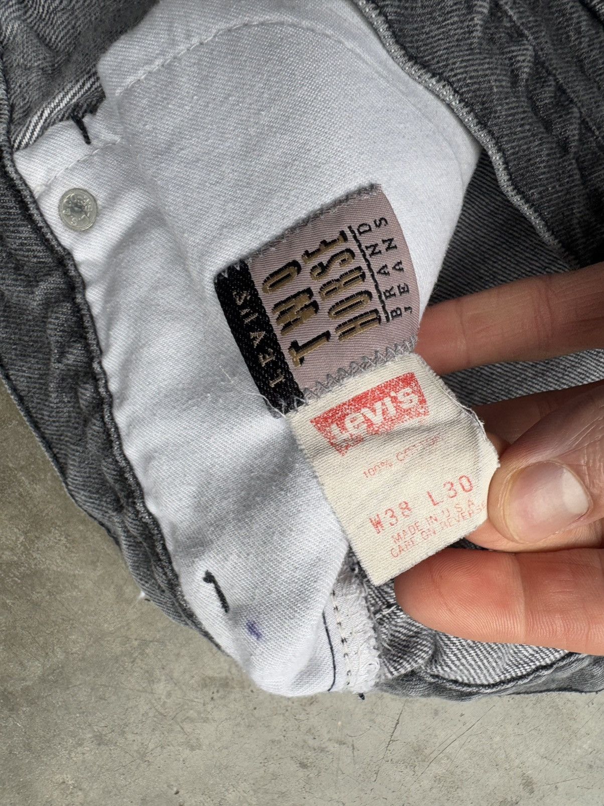 Levi's × Vintage Vintage 90’s Levi’s Two Horses Black Leather Tab Baggy Denim Size US 36 / EU 52 - 6 Thumbnail