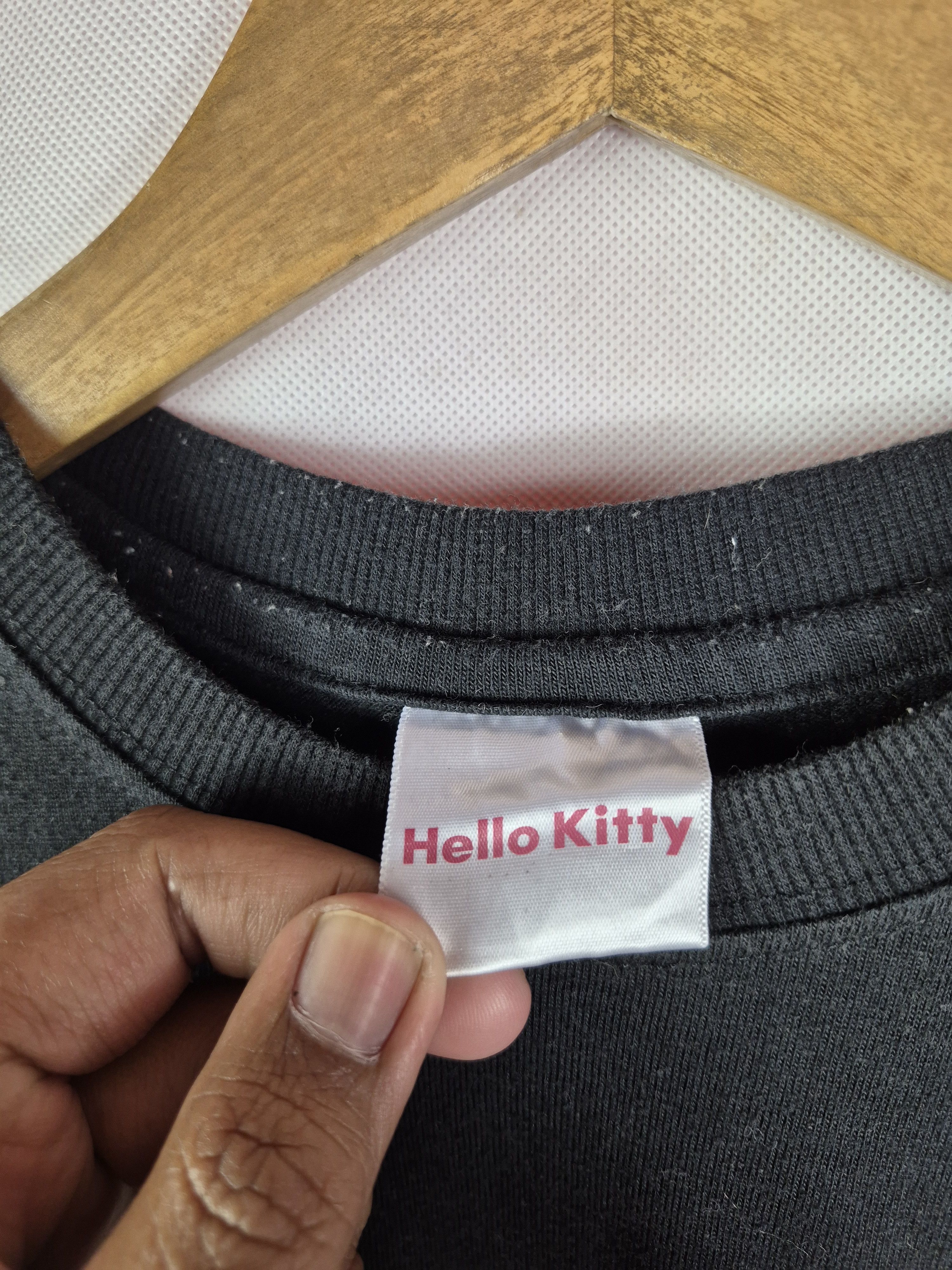 Japanese Brand 🔥 Hello Kitty Sanrio Japan Big Logo Carpet Tee Size US L / EU 52-54 / 3 - 7 Thumbnail