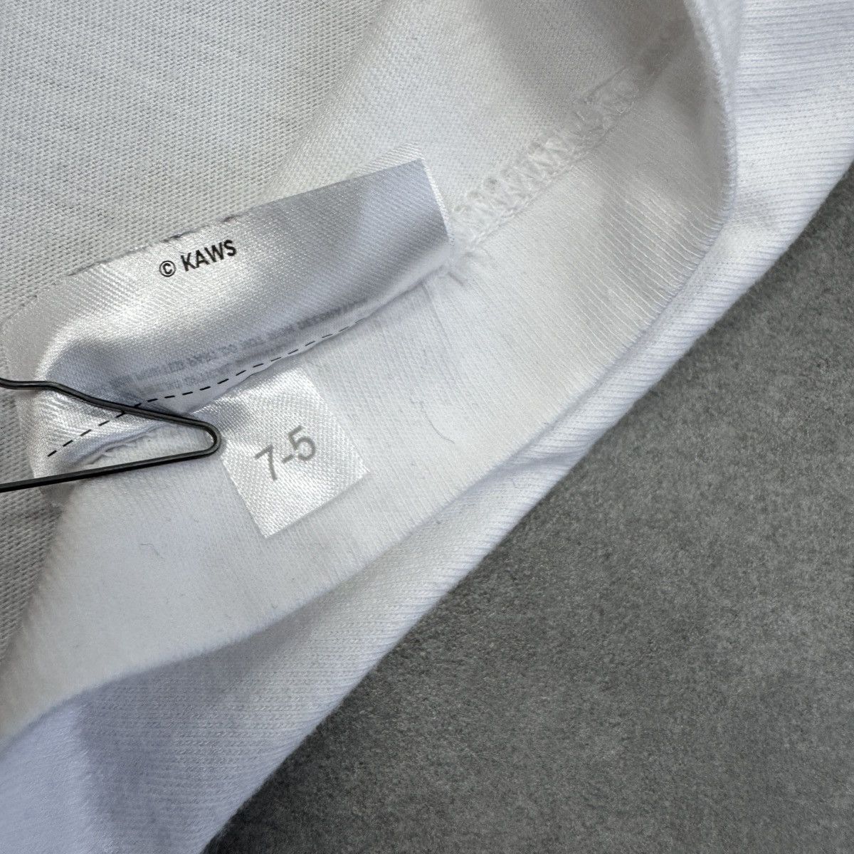 Kaws Uniqlo x Kaws Big Logo White T-Shirt Men Size L Size US L / EU 52-54 / 3 - 14 Thumbnail