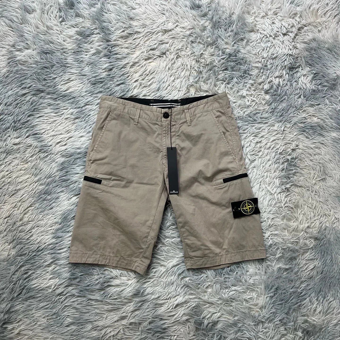 Stone Island Stone Island Shorts Size 30. Size US 30 / EU 46 - 1 Thumbnail