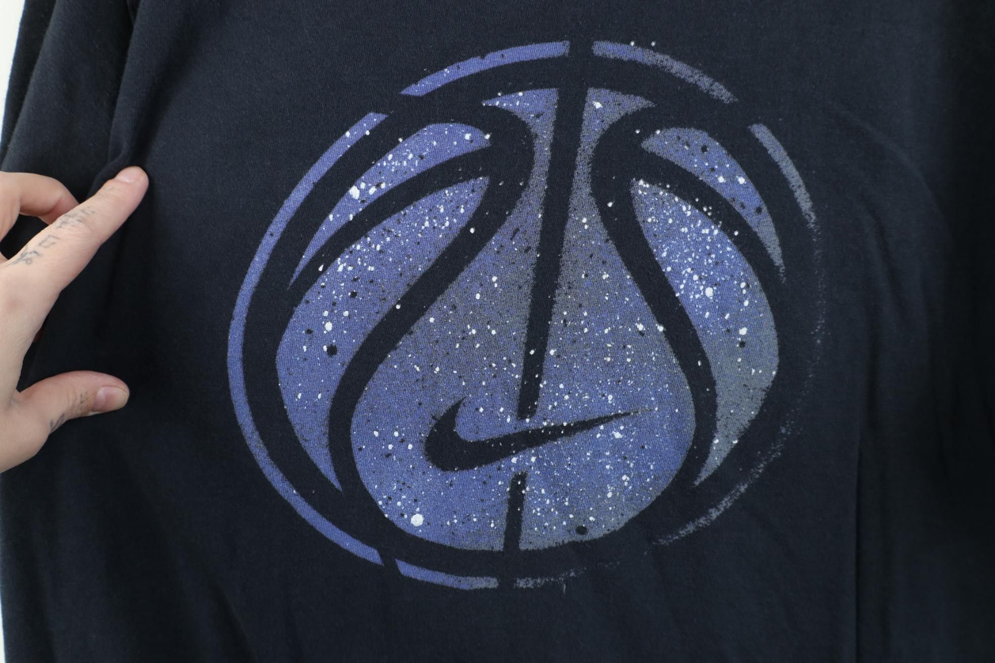 Nike Vintage Y2K Nike Basketball Center Swoosh Space Ball T-Shirt Size US XL / EU 56 / 4 - 4 Thumbnail