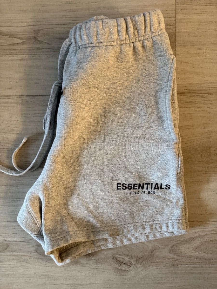 Essentials ESSENTIALS FEAR OF GOD GREY SHORTS SIZE XXS Size US 27 - 9 Thumbnail