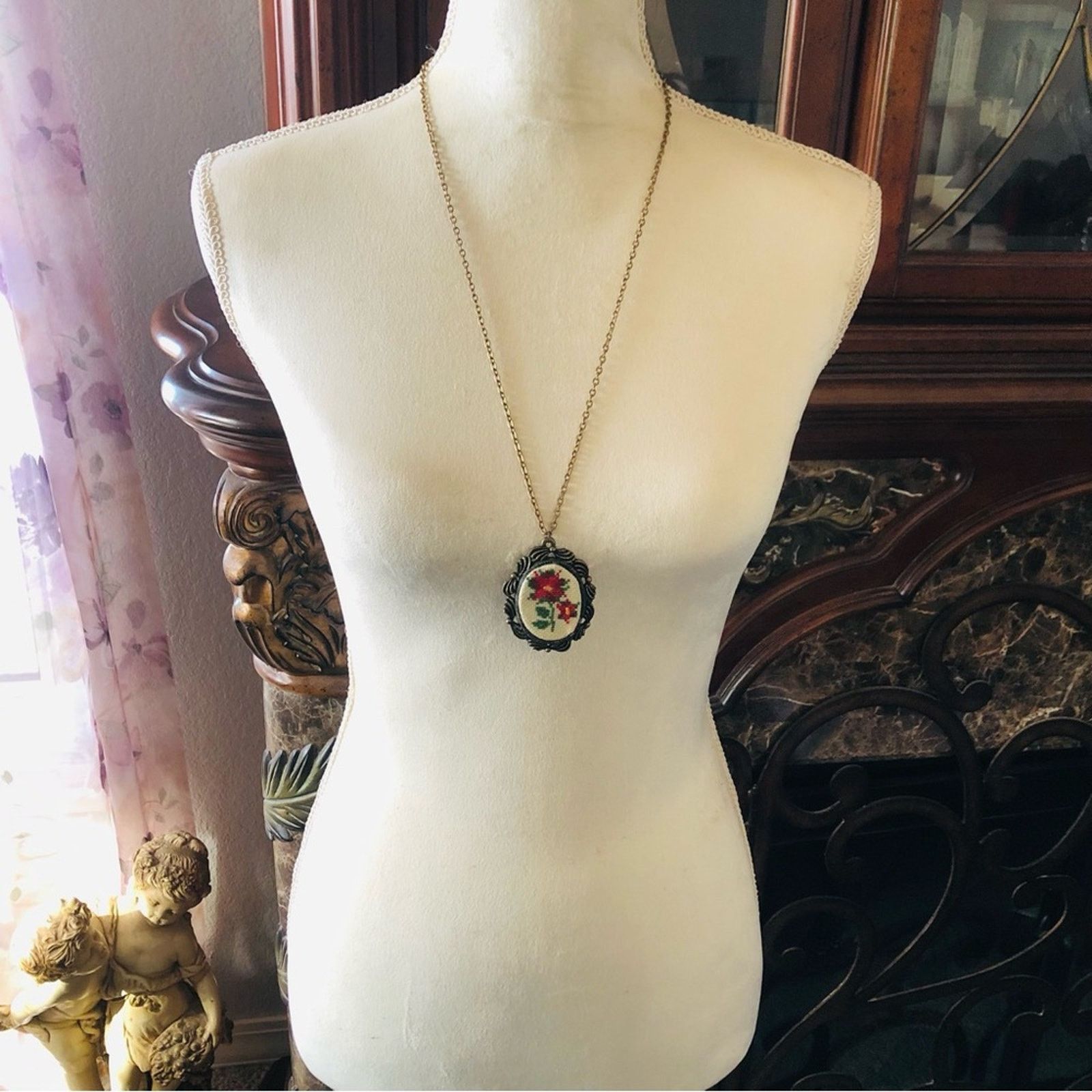 Vintage Vintage The Creative Circle cross stitch pendant on chain Size ONE SIZE - 5 Thumbnail