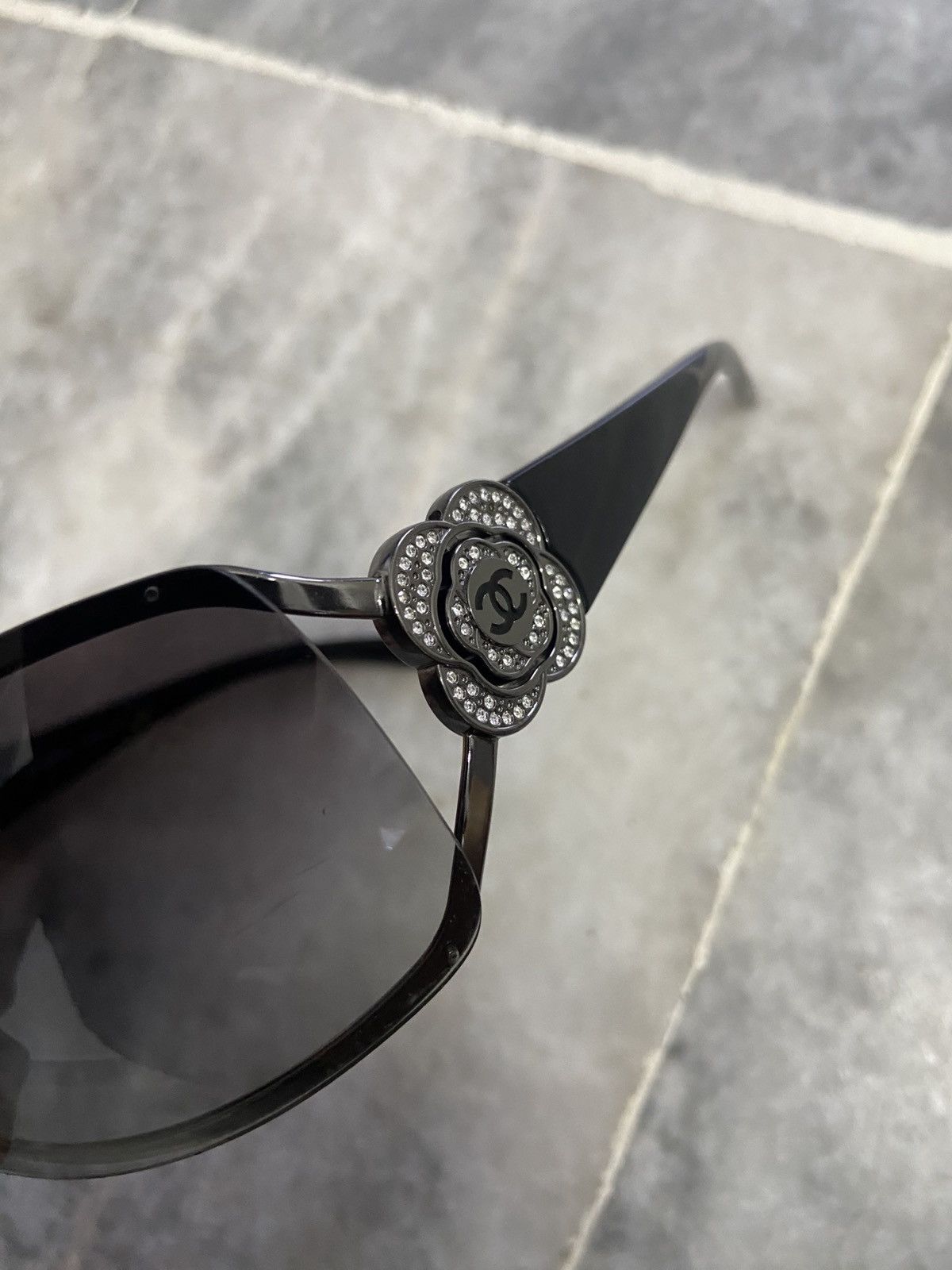 Chanel Chanel Sunglasses With Swarovski Camellia flower Size ONE SIZE - 4 Thumbnail