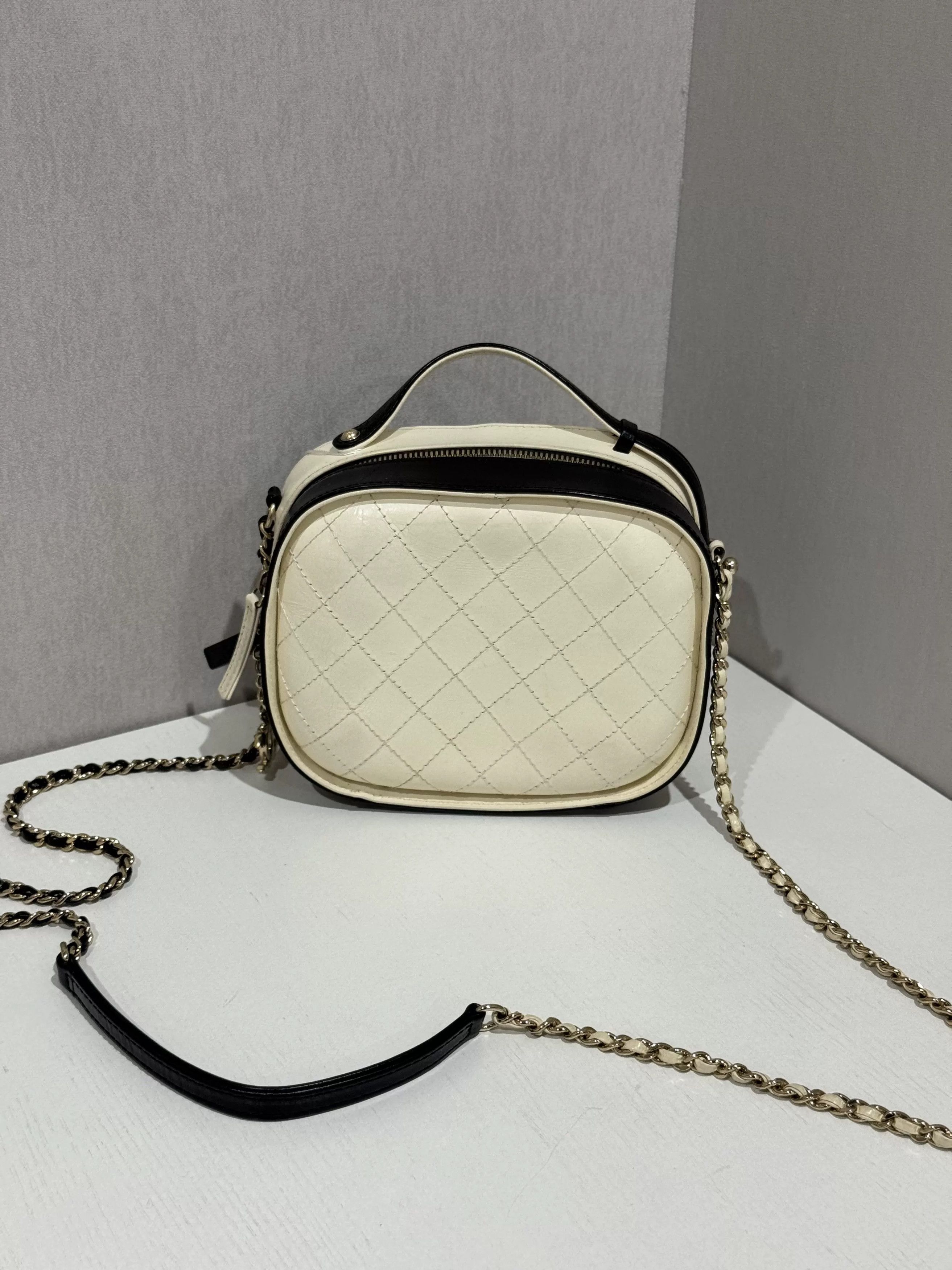 Chanel Pre-loved Bag Very good condition Size ONE SIZE - 1 Thumbnail