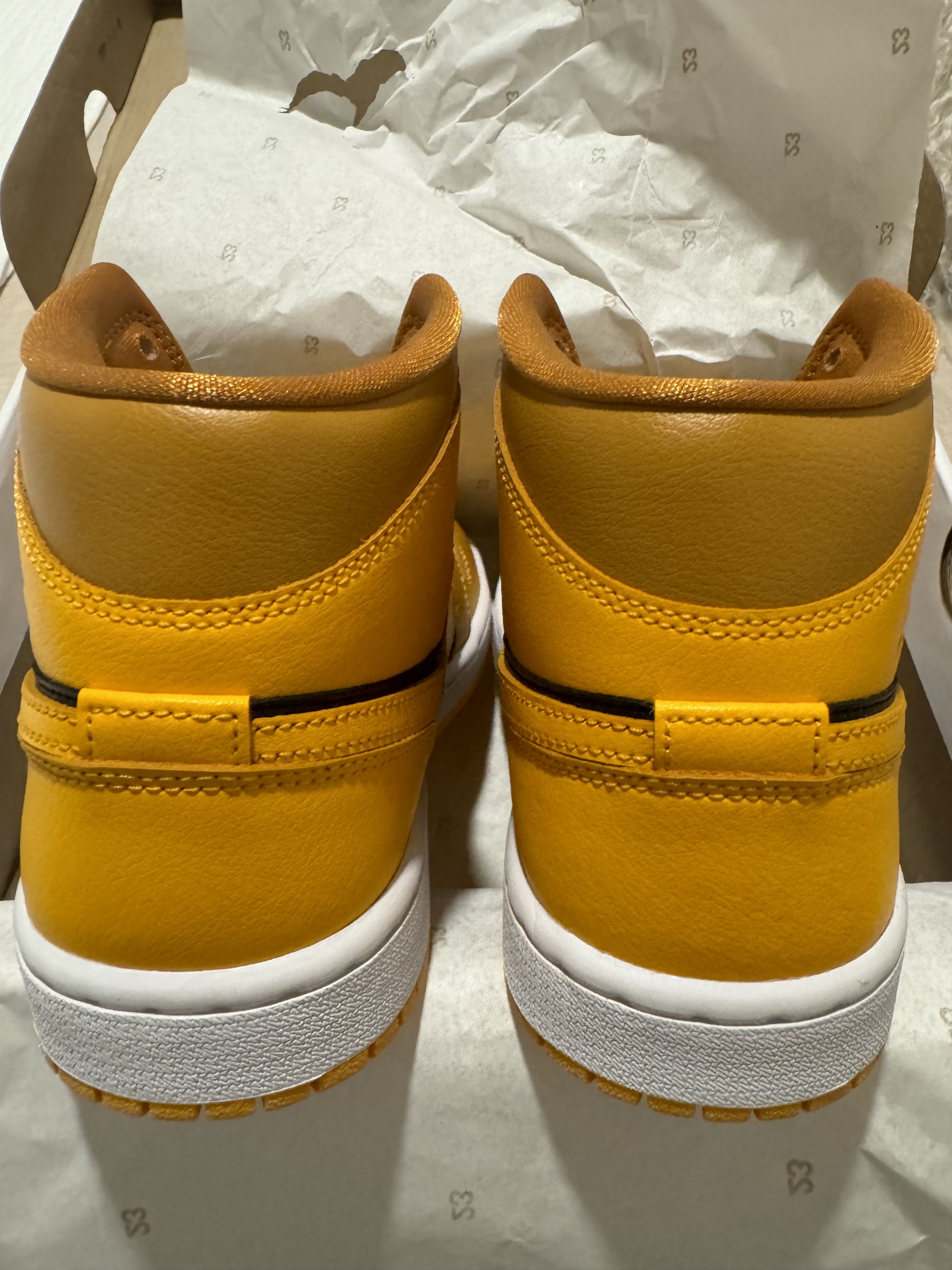 Jordan Brand × Nike NIB Women’s Air Jordan 1 Mid Chutney Size US 7.5 / IT 37.5 - 3 Thumbnail