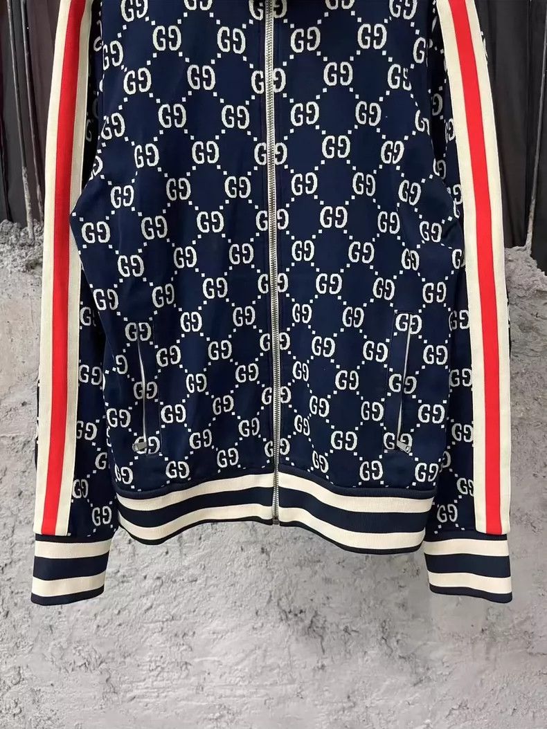 Gucci Gucci Full logo coat Size US M / EU 48-50 / 2 - 4 Thumbnail