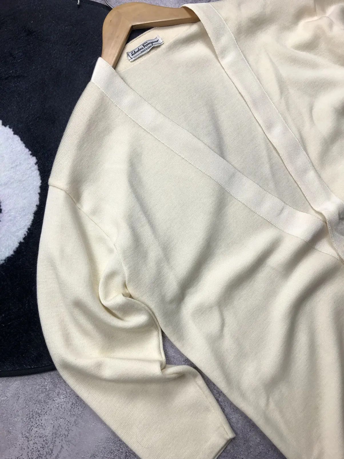 Salvatore Ferragamo SALVATORE FERRAGAMO Vintage Luxury Cotton Beige Cardigan Size US M / EU 48-50 / 2 - 4 Thumbnail