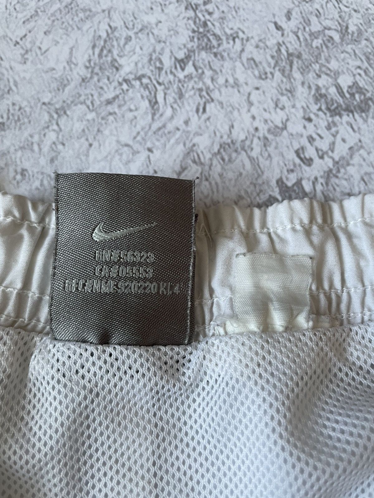 Vintage Vintage Nike Shorts 00s Size US 35 - 5 Thumbnail