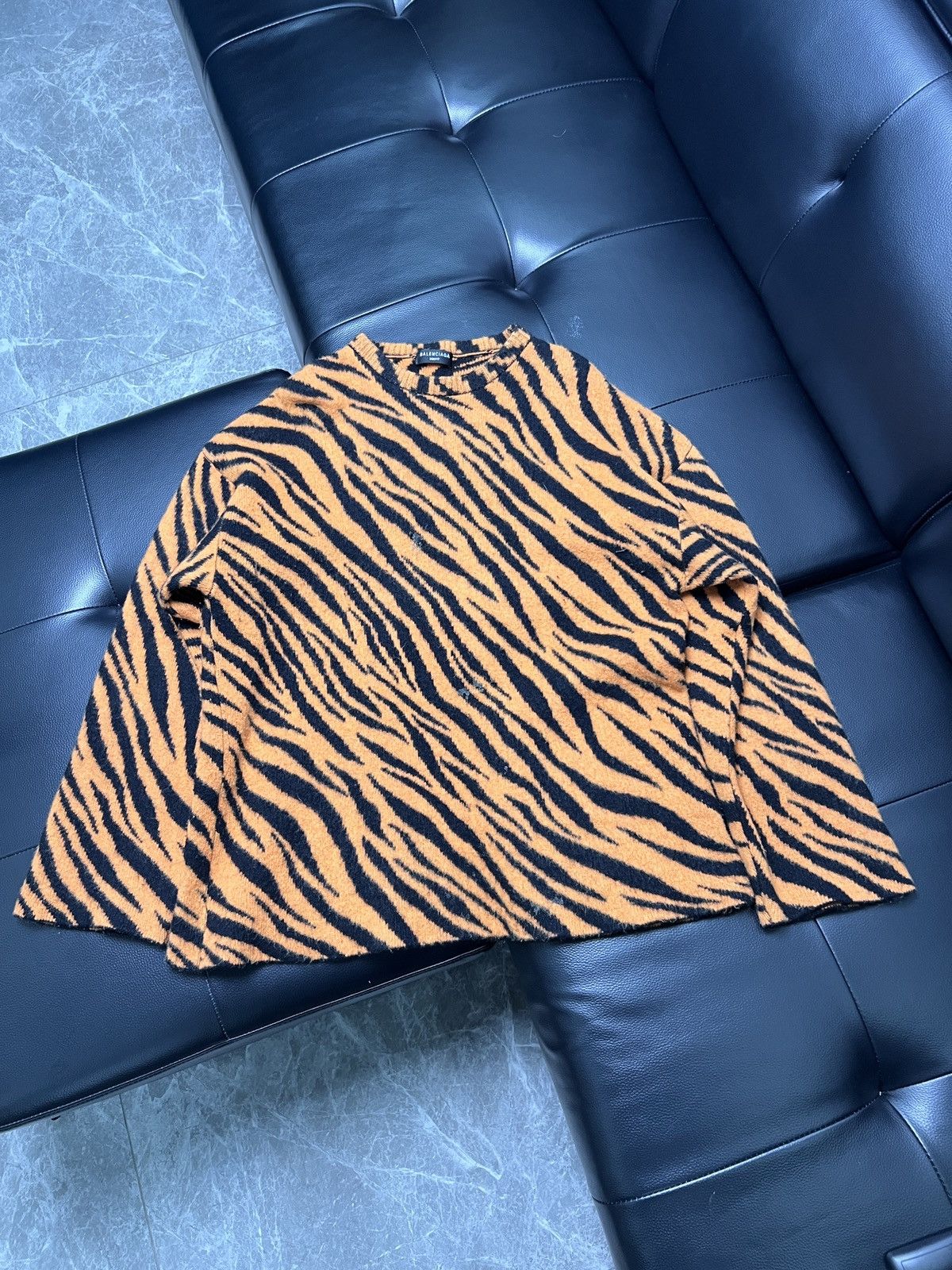 Balenciaga Balenciaga by Demna SS22 Year of the Tiger Tiger Print Cashm Size US S / EU 44-46 / 1 - 4 Thumbnail