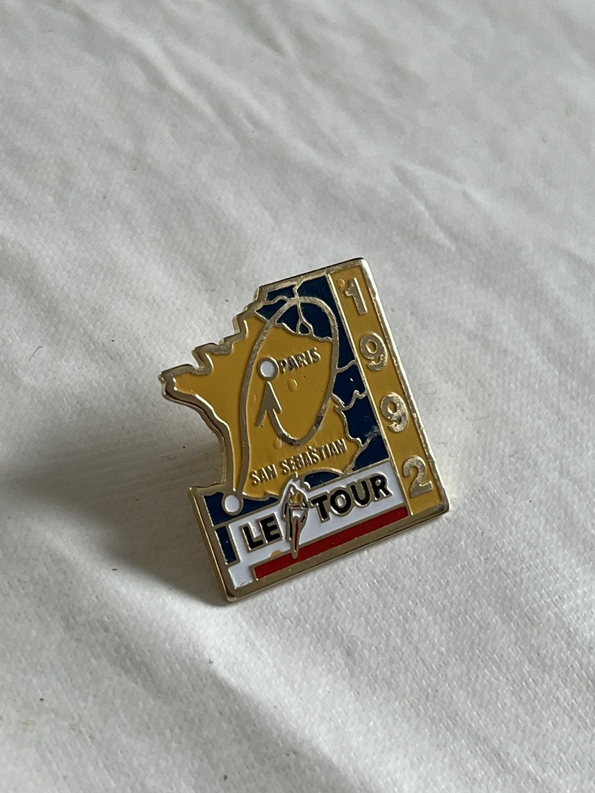 Vintage Le Tour de France 1992 vintage pin Size ONE SIZE - 2 Thumbnail