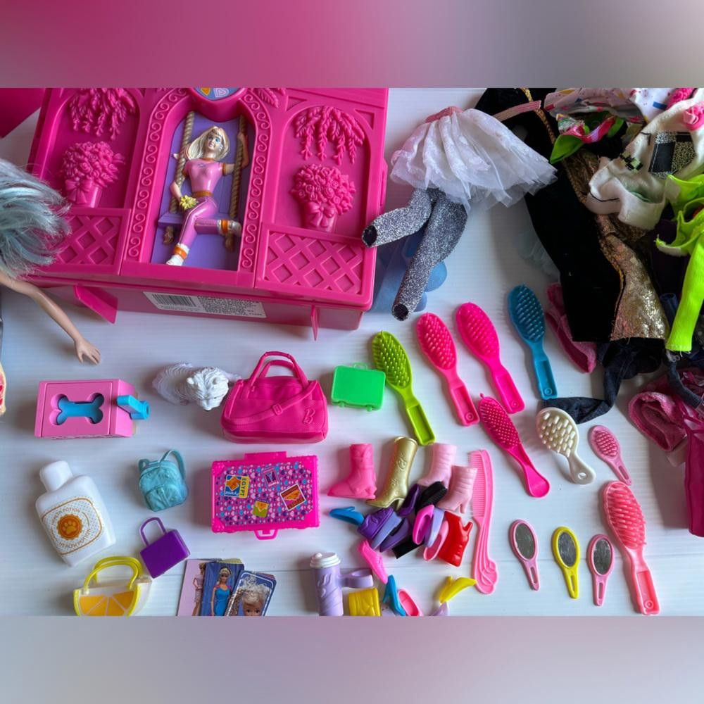 Designer Bundle of Barbies, Barbie Clothes, and Furniture Size ONE SIZE - 5 Thumbnail