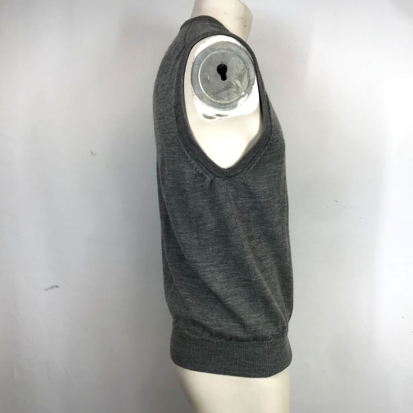 Vintage EXPRESS DESIGN STUDIO Vest Mens L Gray SLEEVELESS NECK MERINO WOOL Size US L / EU 52-54 / 3 - 4 Thumbnail