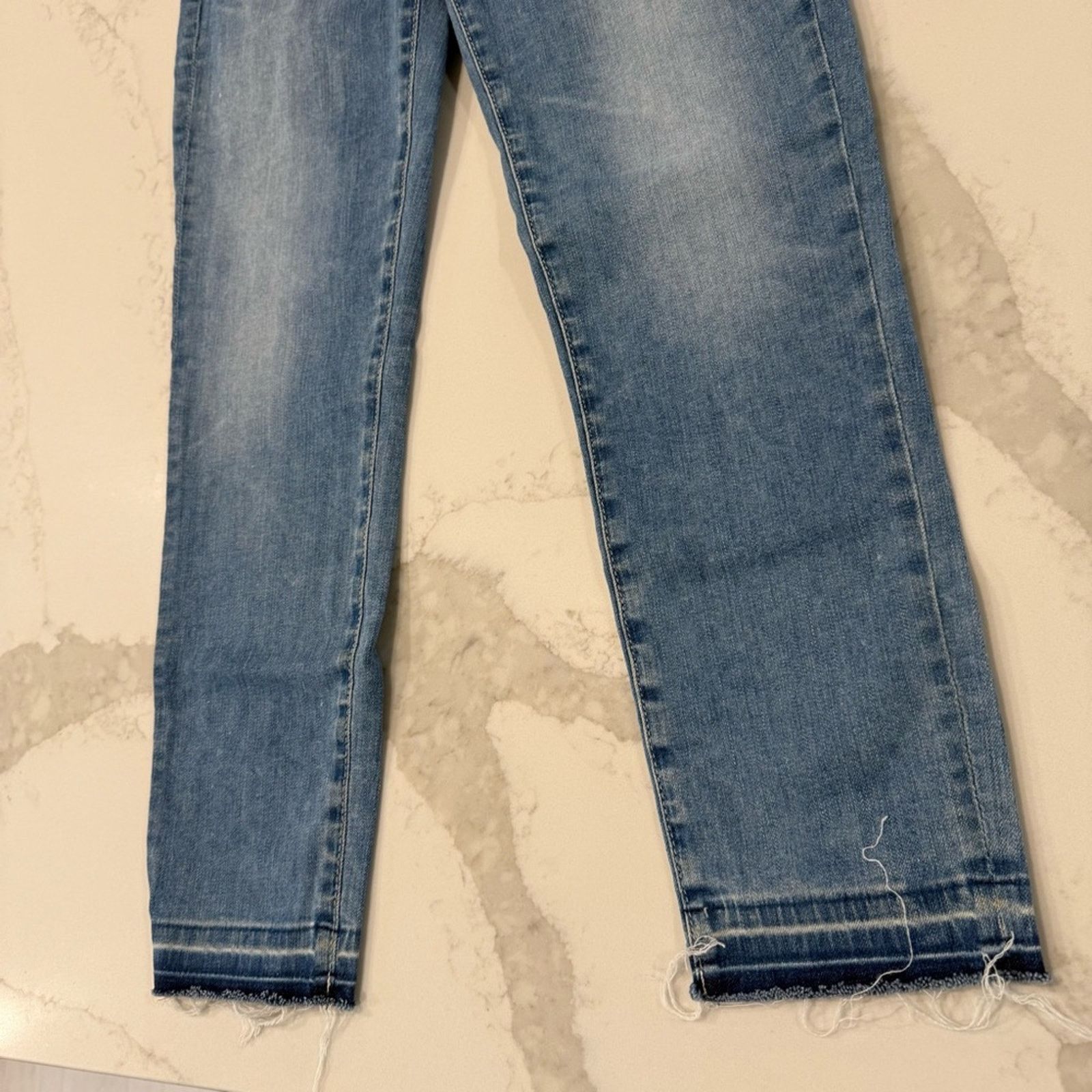 AG Adriano Goldschmied AG Adriano Goldschmied The Stilt Crop Frayed Jeans Womens 26 Size 26" / US 2 / IT 38 - 2 Thumbnail