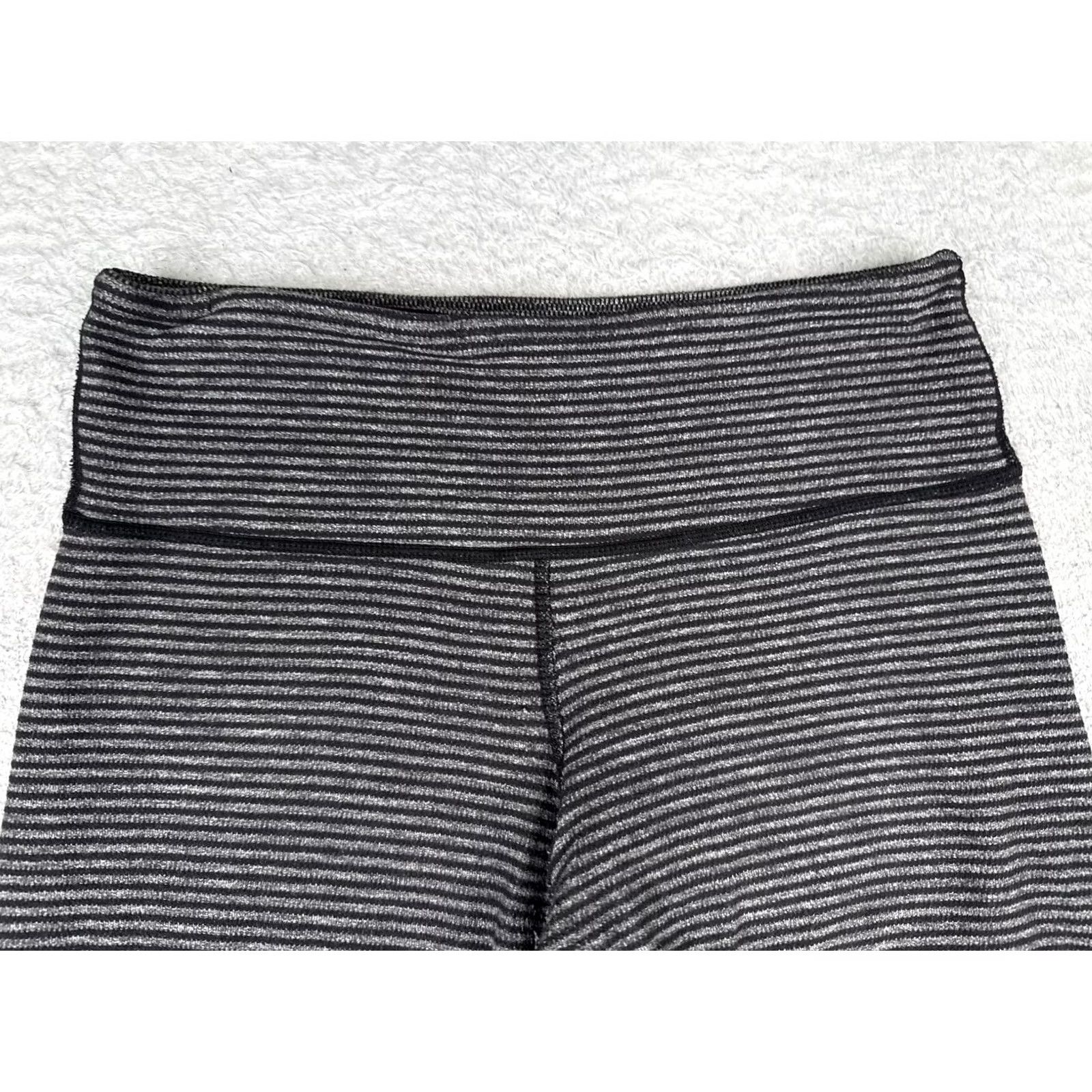 Lululemon Lululemon Leggings Womens 6 Black Gray Striped Capri High Rise Yoga Gym Athletic Size 28" / US 6 / IT 42 - 4 Thumbnail