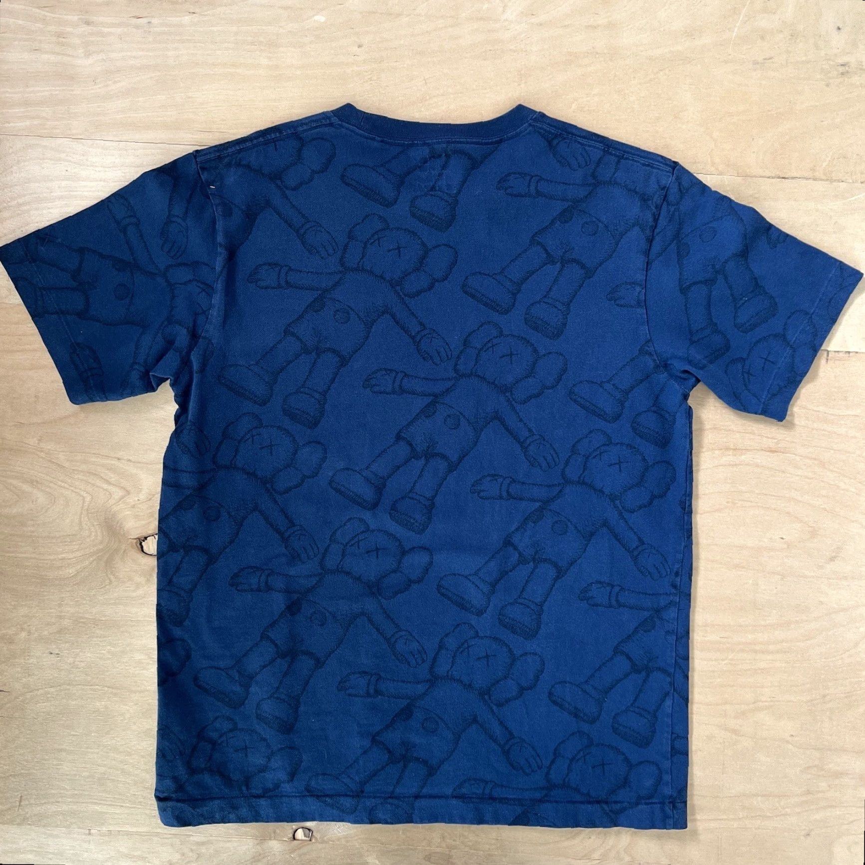 Uniqlo VINTAGE KAWS Uniqlo Shirt Medium Blue New York Streetwear All Over Print Art Size US M / EU 48-50 / 2 - 6 Thumbnail