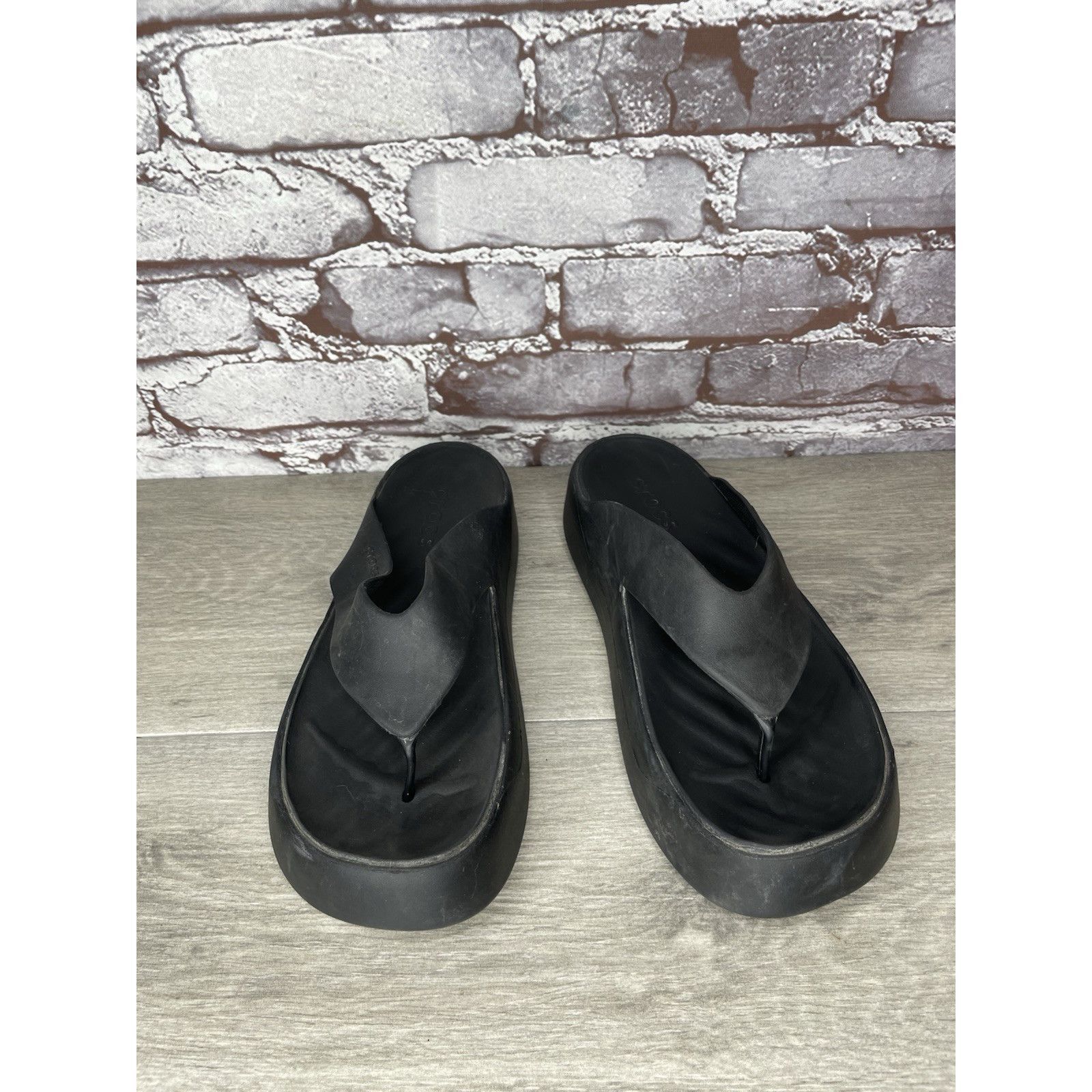 Crocs Crocs Getaway Black Rubber Platform FlipFlops Beach Sandals Size US 10 / IT 40 - 9 Thumbnail
