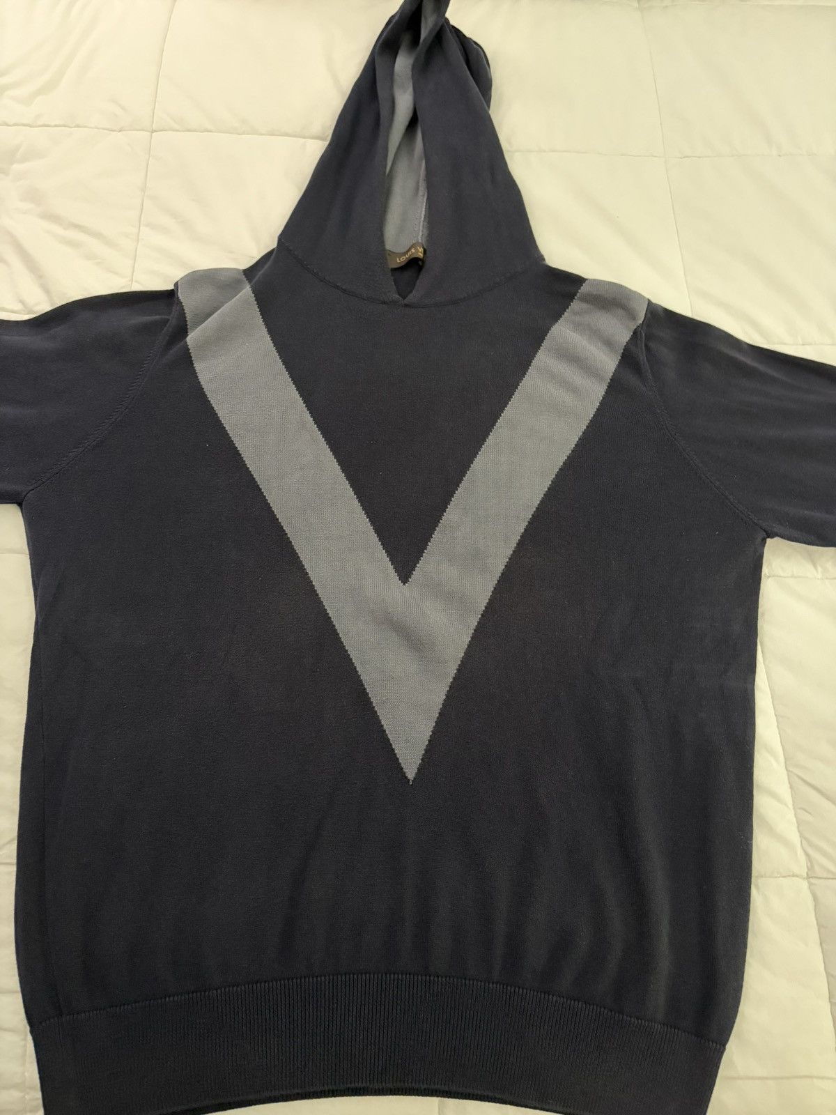 Louis Vuitton Louis Vuitton “V” Hoodie Size US XL / EU 56 / 4 - 1 Thumbnail