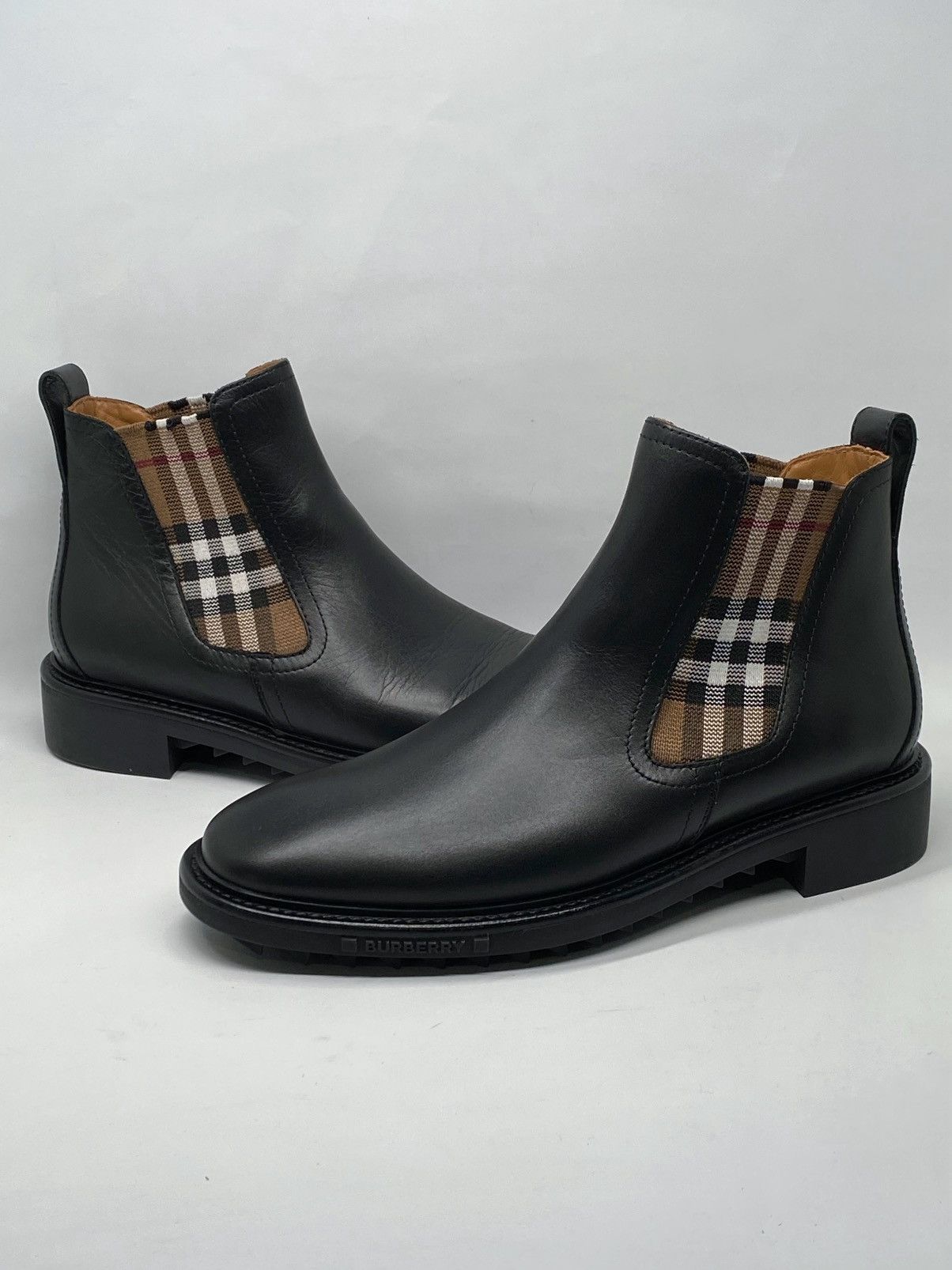 Burberry Burberry Men's Allostock Chelsea Boots size 40/us size 7 Size US 7 / EU 40 - 1 Thumbnail