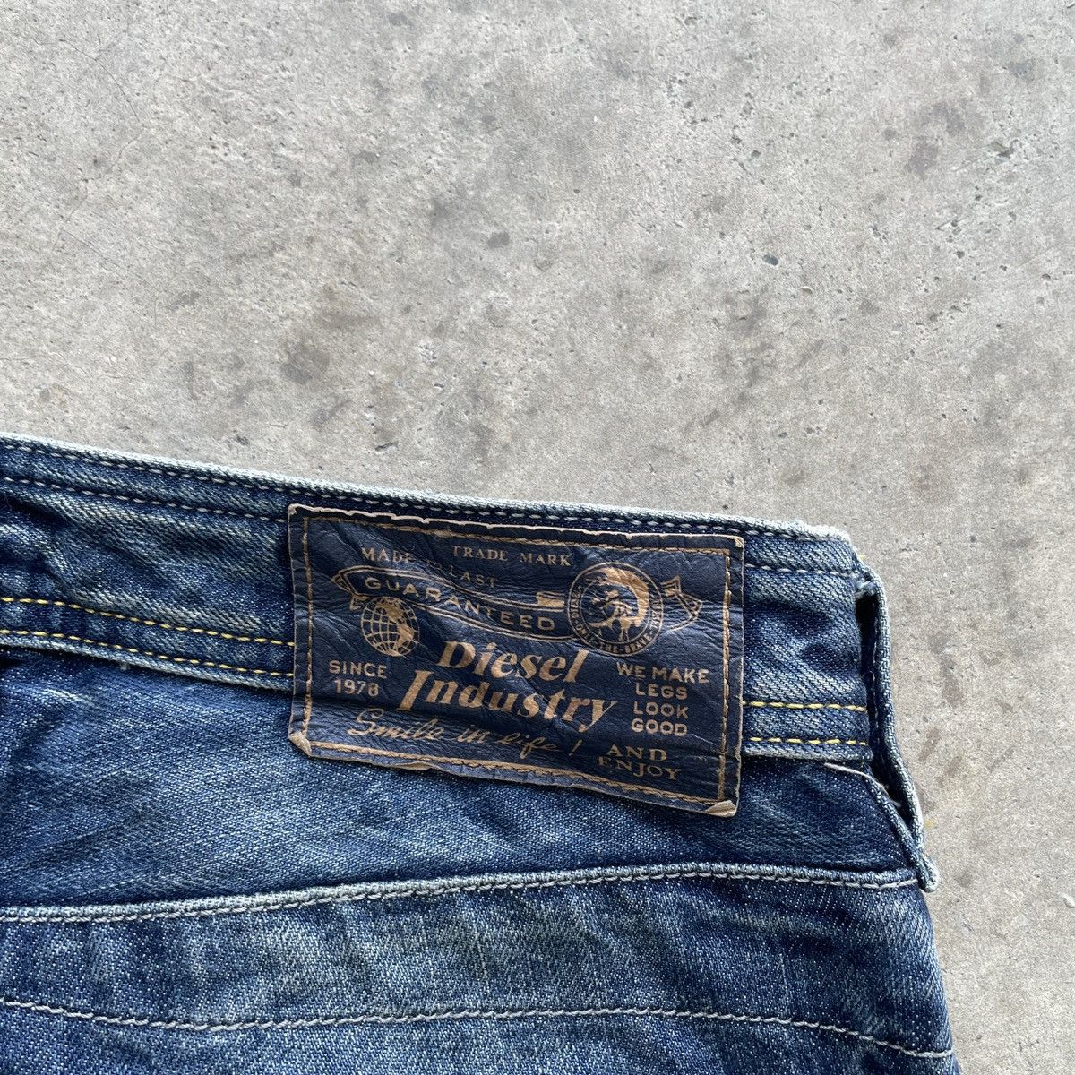 Diesel Vintage Diesel Timmen Distressed Jeans Faded Denim Pants Size US 29 - 11 Thumbnail