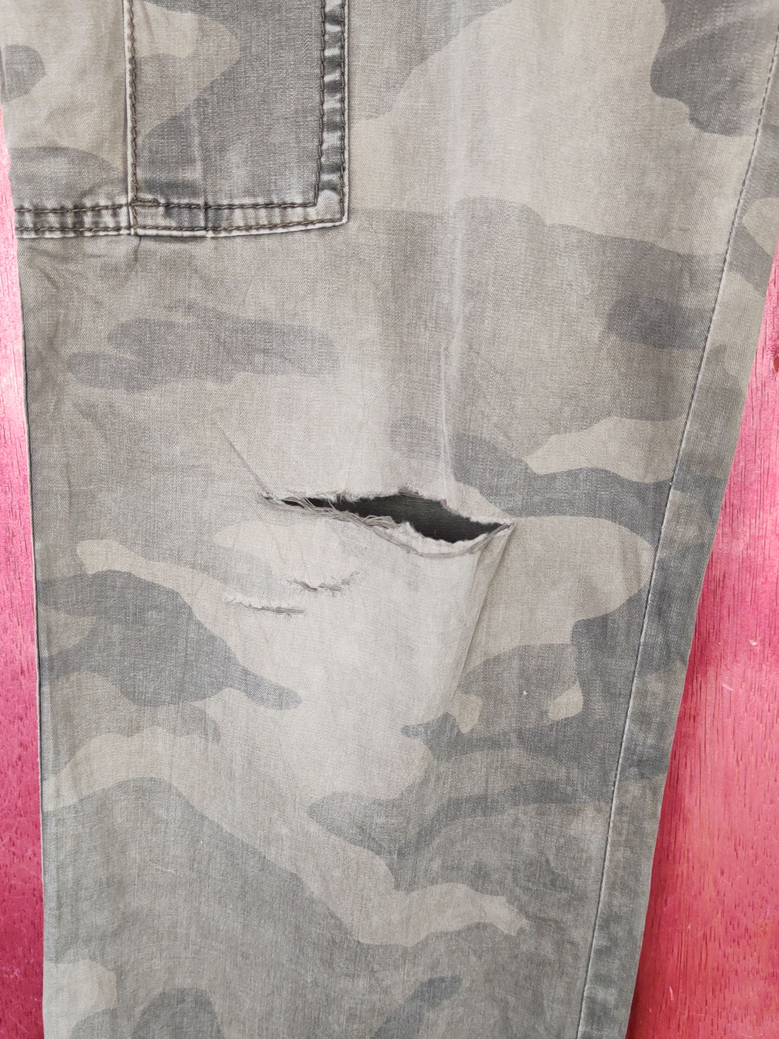 Japanese Brand Uniqlo Camouflage Multipocket Tactical Cargo Pants #1423 Size US 33 - 4 Thumbnail