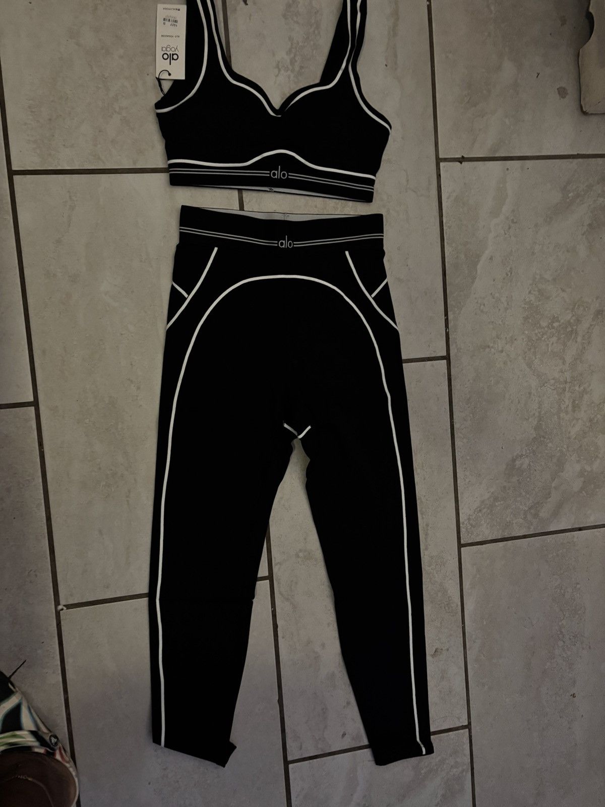 Alo Yoga ALO Yoga Set – Stylish & Premium Activewear Size S / US 4 / IT 40 - 1 Preview