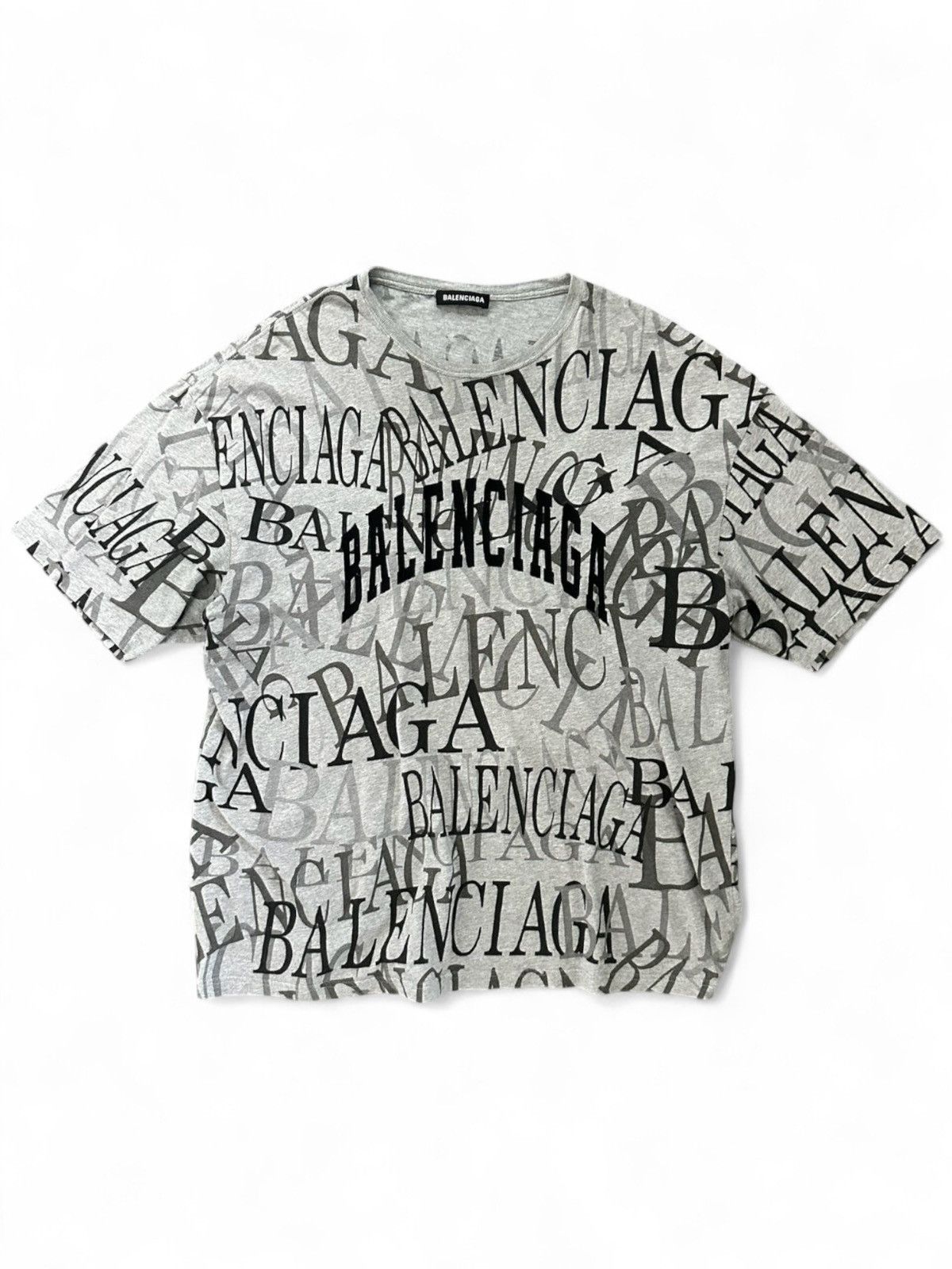 Balenciaga AOP All Over Print Logo Tee Size US L / EU 52-54 / 3 - 1 Thumbnail