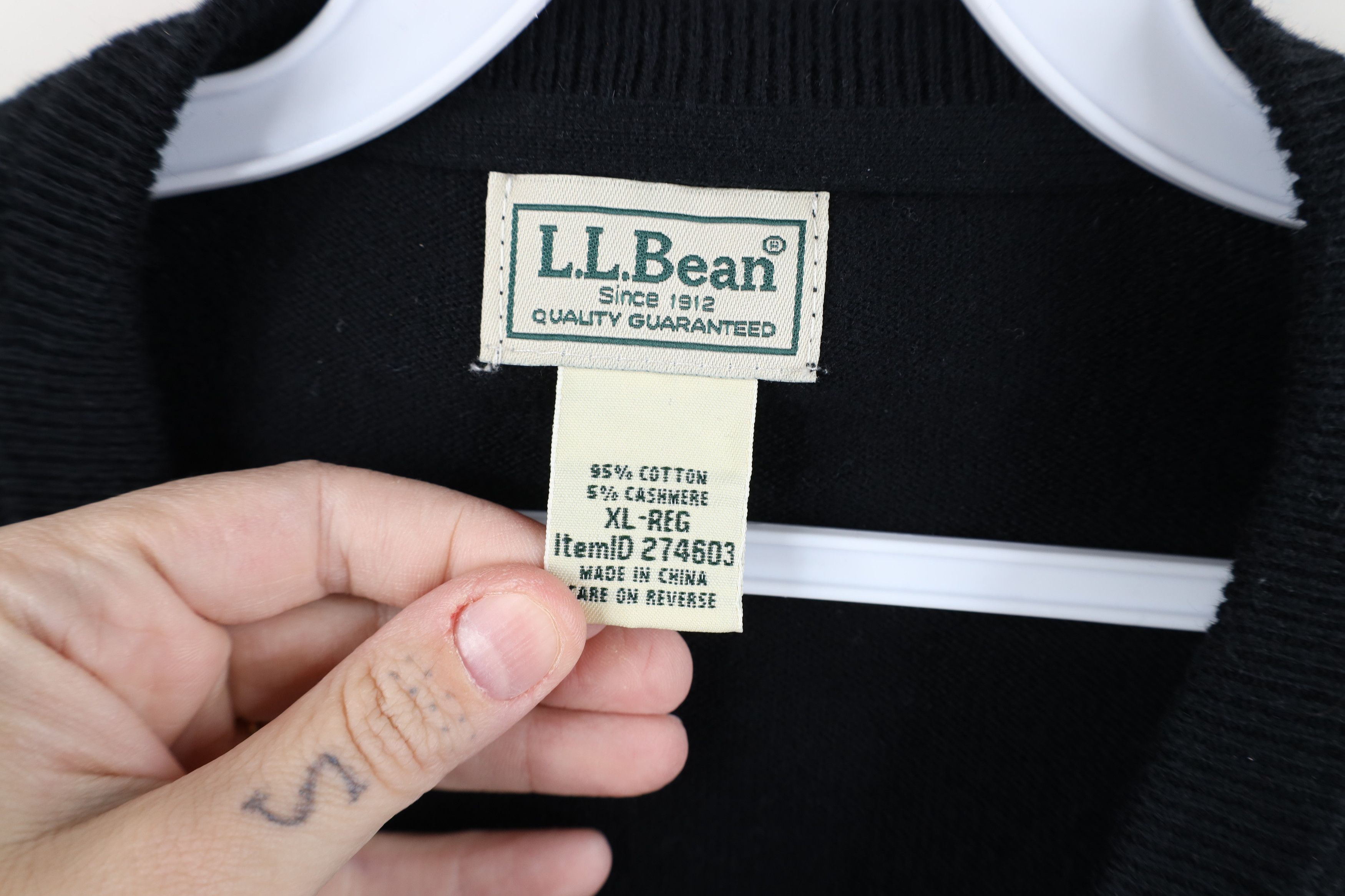 L.L. Bean Vintage LL Bean Cashmere Blend Knit V-Neck Sweater Black Size US XL / EU 56 / 4 - 4 Thumbnail