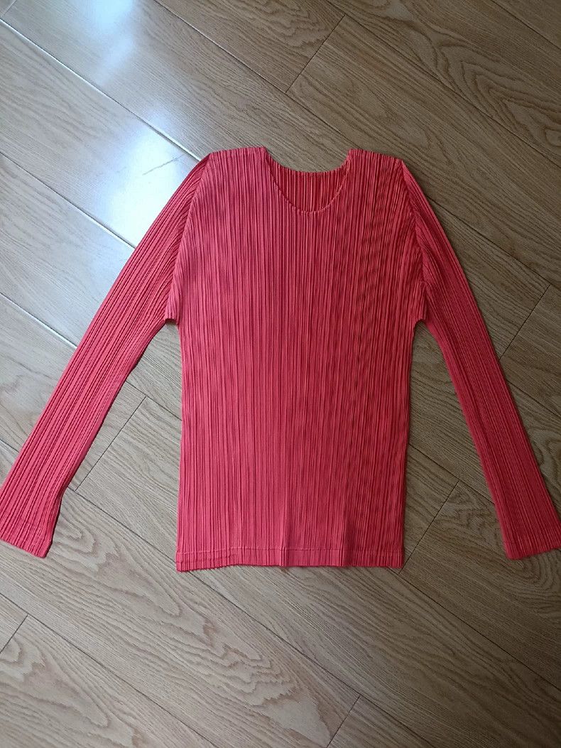 Issey Miyake Issey Miyake size:3 Red long sleeves Size XS / US 0-2 / IT 36-38 - 1 Thumbnail
