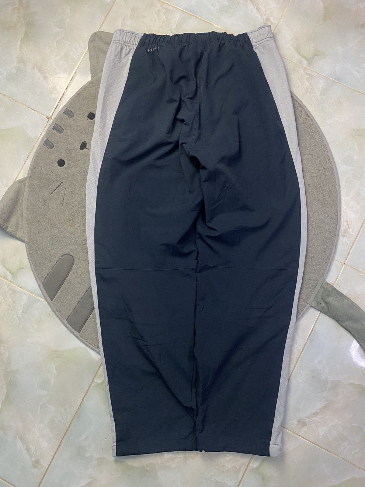 Carhartt Wip × Nike VINTAGE NIKE 90S BAGGY NYLON WIDE LEG SWOOSH TRACK PANTS Y2K Size US 30 / EU 46 - 9 Thumbnail