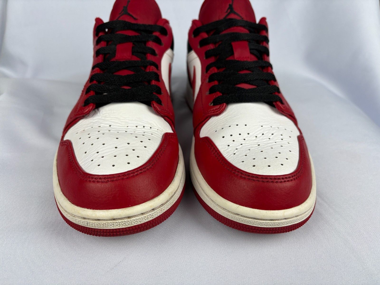 Jordan Brand Nike Air Jordan 1 Low Bulls Reverse Sneakers US 10 EU 44 Size US 10 / EU 43 - 3 Thumbnail