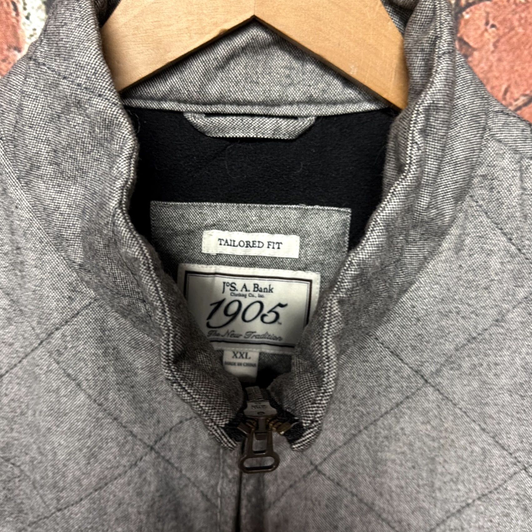 Jos. A. Bank Jos A Bank 1905 Mens 2XL Quilted Vest Gray Tailored Fit Vest 2XL Mens Gray Quilted Zip Button Modern Preppy Size US XXL / EU 58 / 5 - 2 Thumbnail