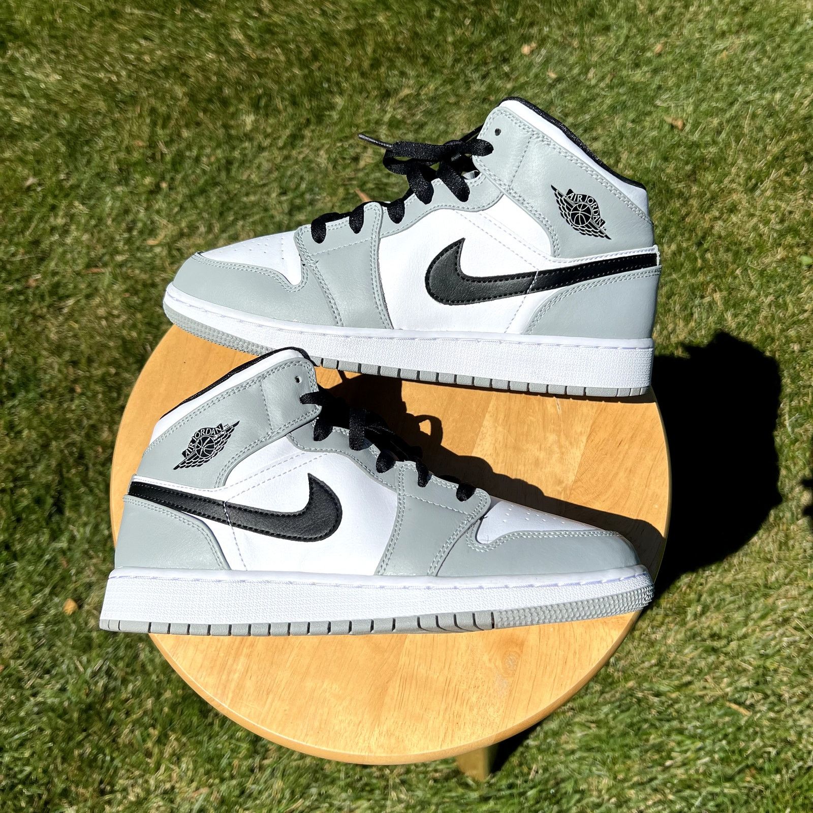 Jordan Brand × Nike Size 7 Nike Air Jordan 1 Mid GS Light Smoke Grey Men's Shoes Size US 7 / EU 40 - 2 Thumbnail