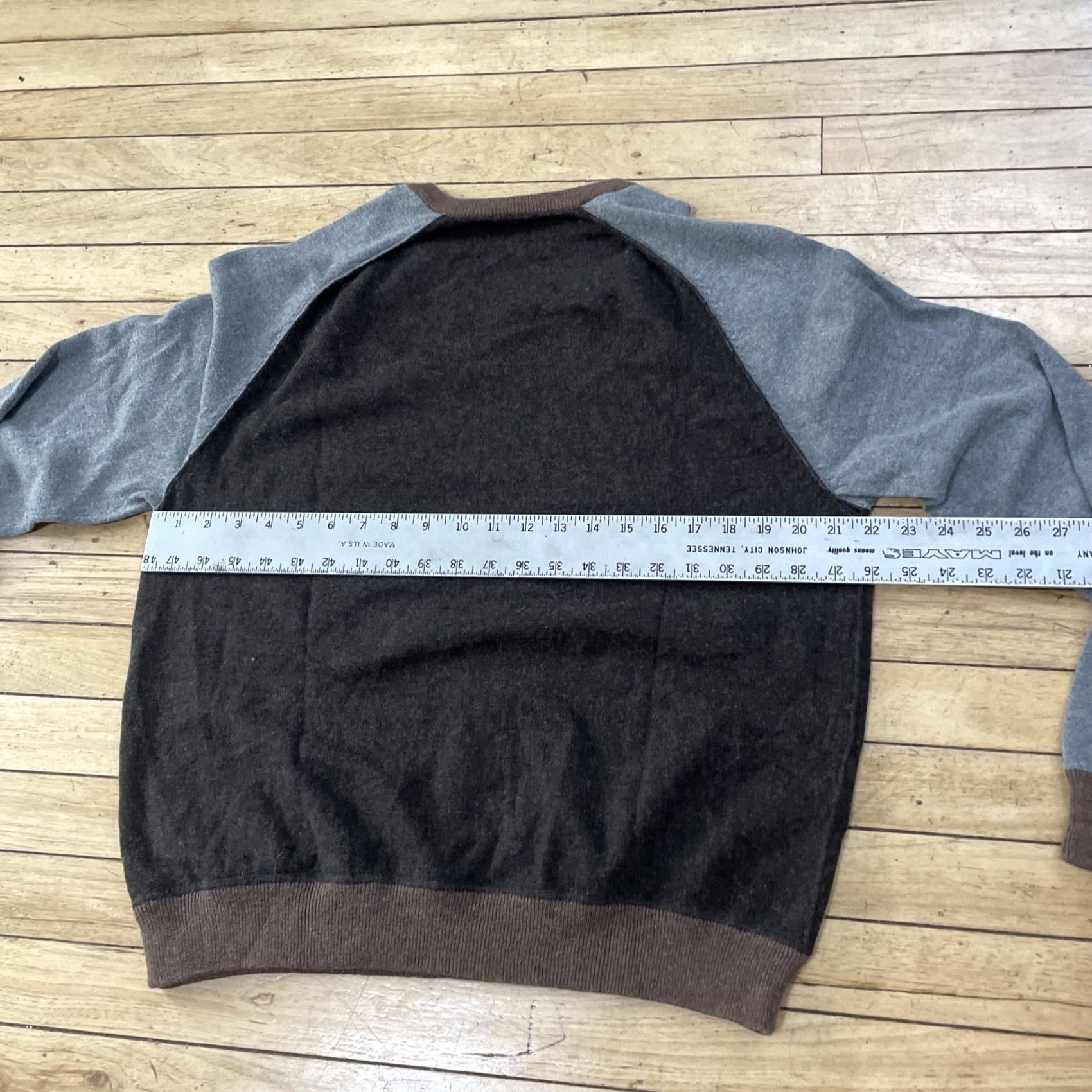 Gap VINTAGE Gap Cashmere Sweater Men L VNeck Gray Brown 90s Preppy Streetwear Pullover Mens L Size US L / EU 52-54 / 3 - 7 Thumbnail