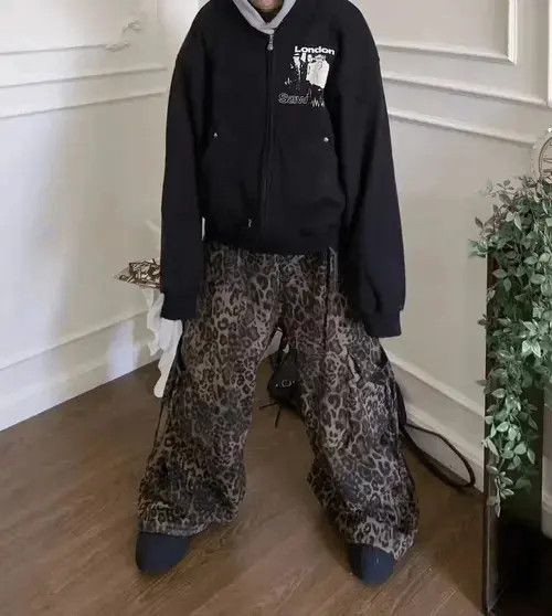 Japanese Brand × Jean Leopard print paratrooper pleated cargo wide-leg pants Size US 32 / EU 48 - 2 Thumbnail