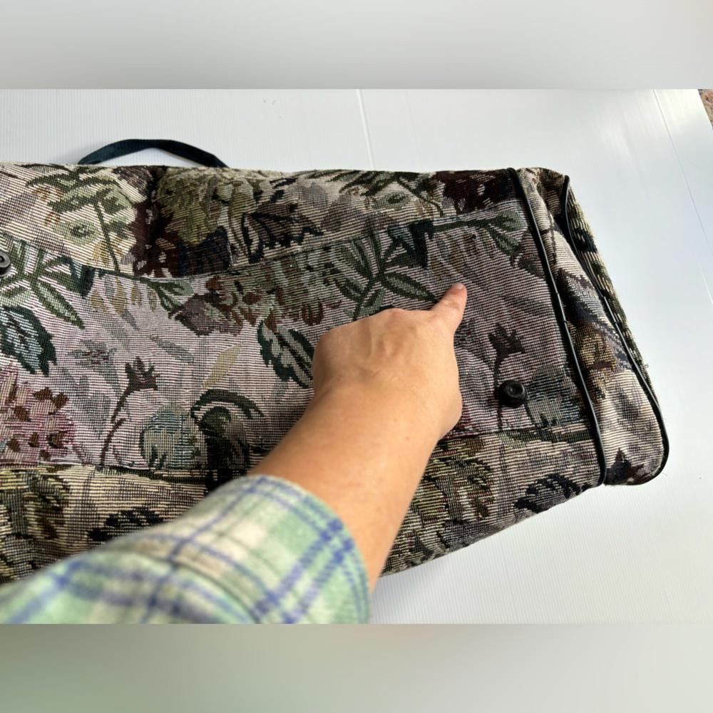 Designer Needlepoint duffle bag Size ONE SIZE - 3 Thumbnail